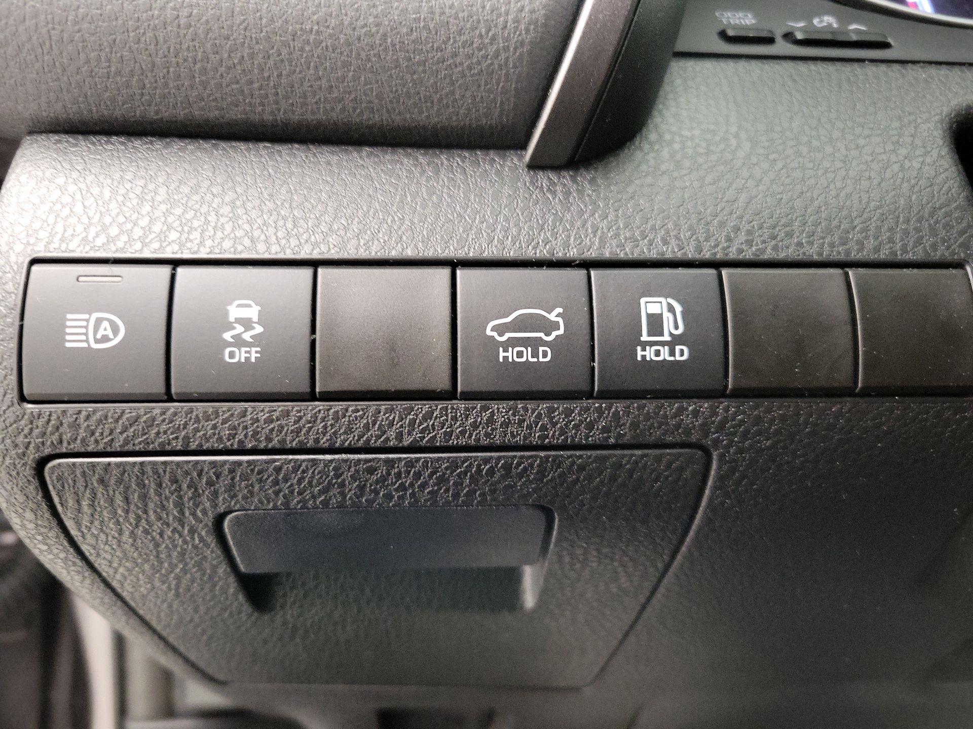 Thumbnail: 2022 Toyota Camry - 13