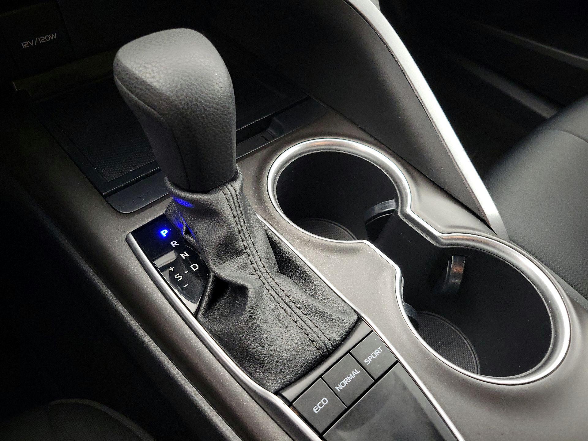 Thumbnail: 2022 Toyota Camry - 17