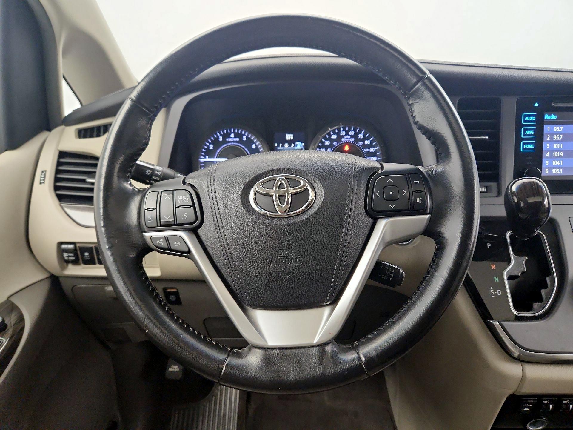 Thumbnail: 2015 Toyota Sienna - 10