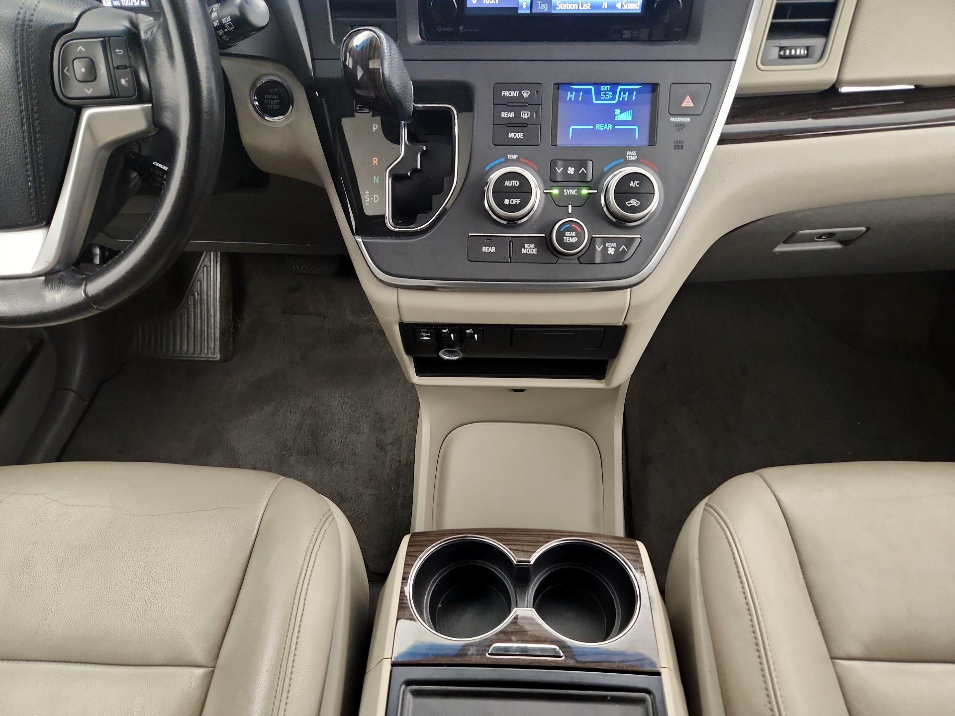 Thumbnail: 2015 Toyota Sienna - 17