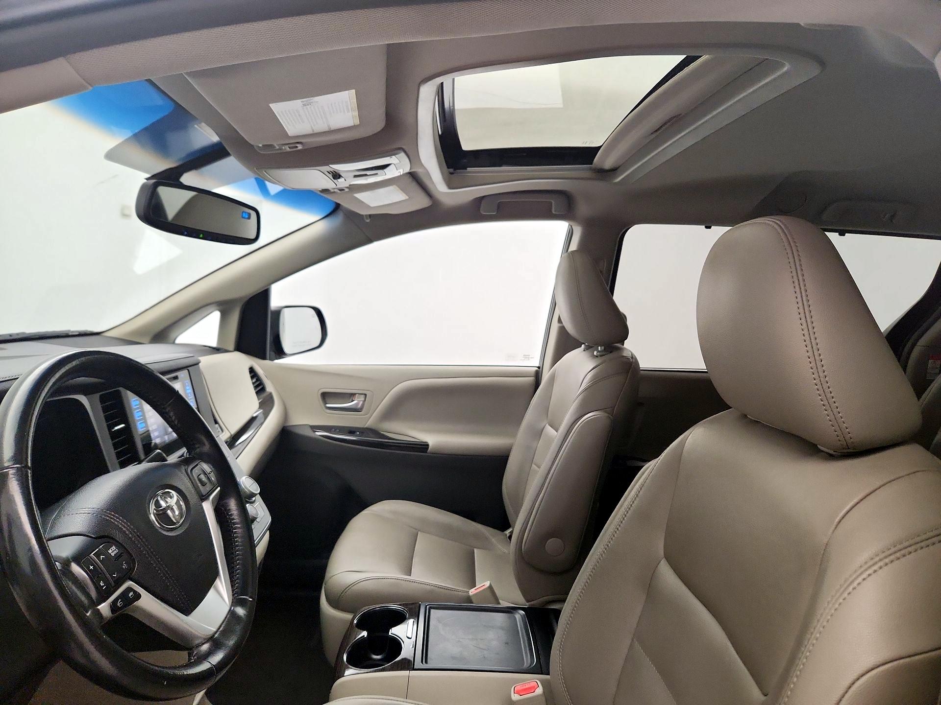 Thumbnail: 2015 Toyota Sienna - 18