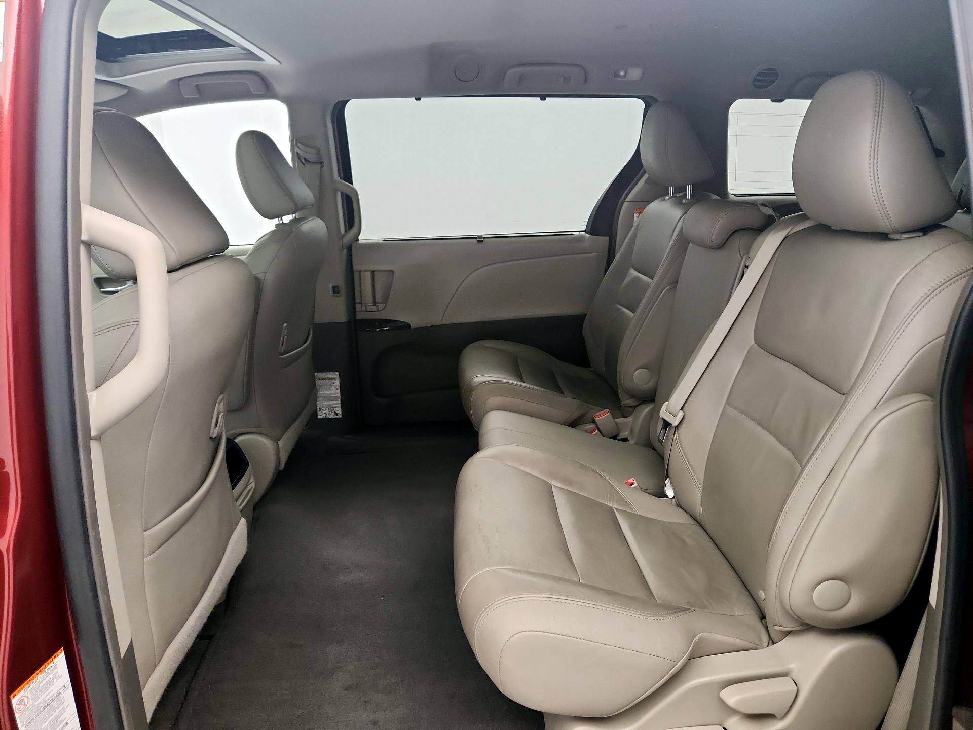 Thumbnail: 2015 Toyota Sienna - 19