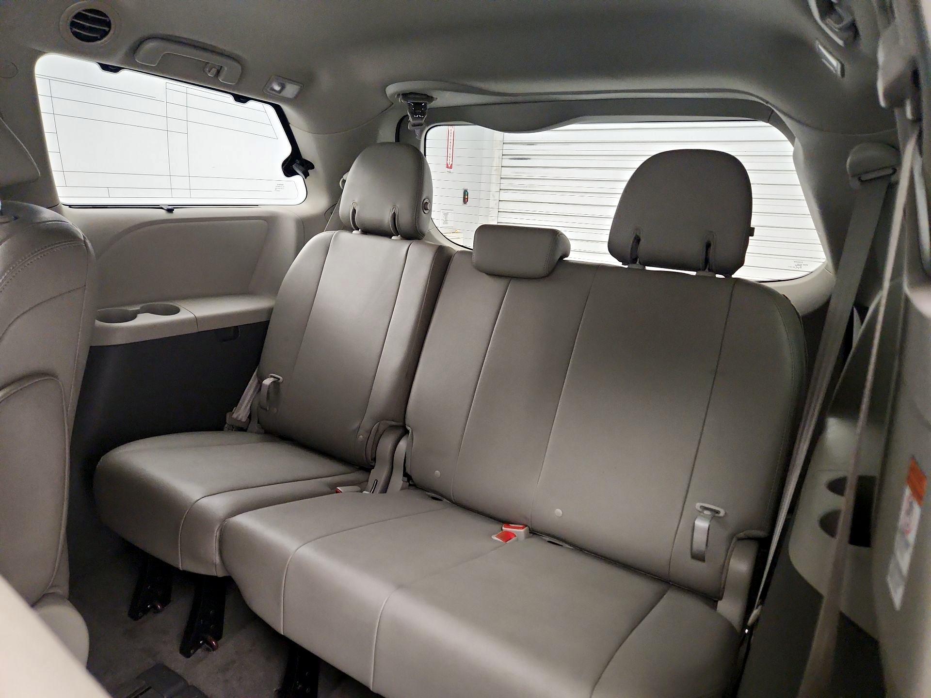 Thumbnail: 2015 Toyota Sienna - 20