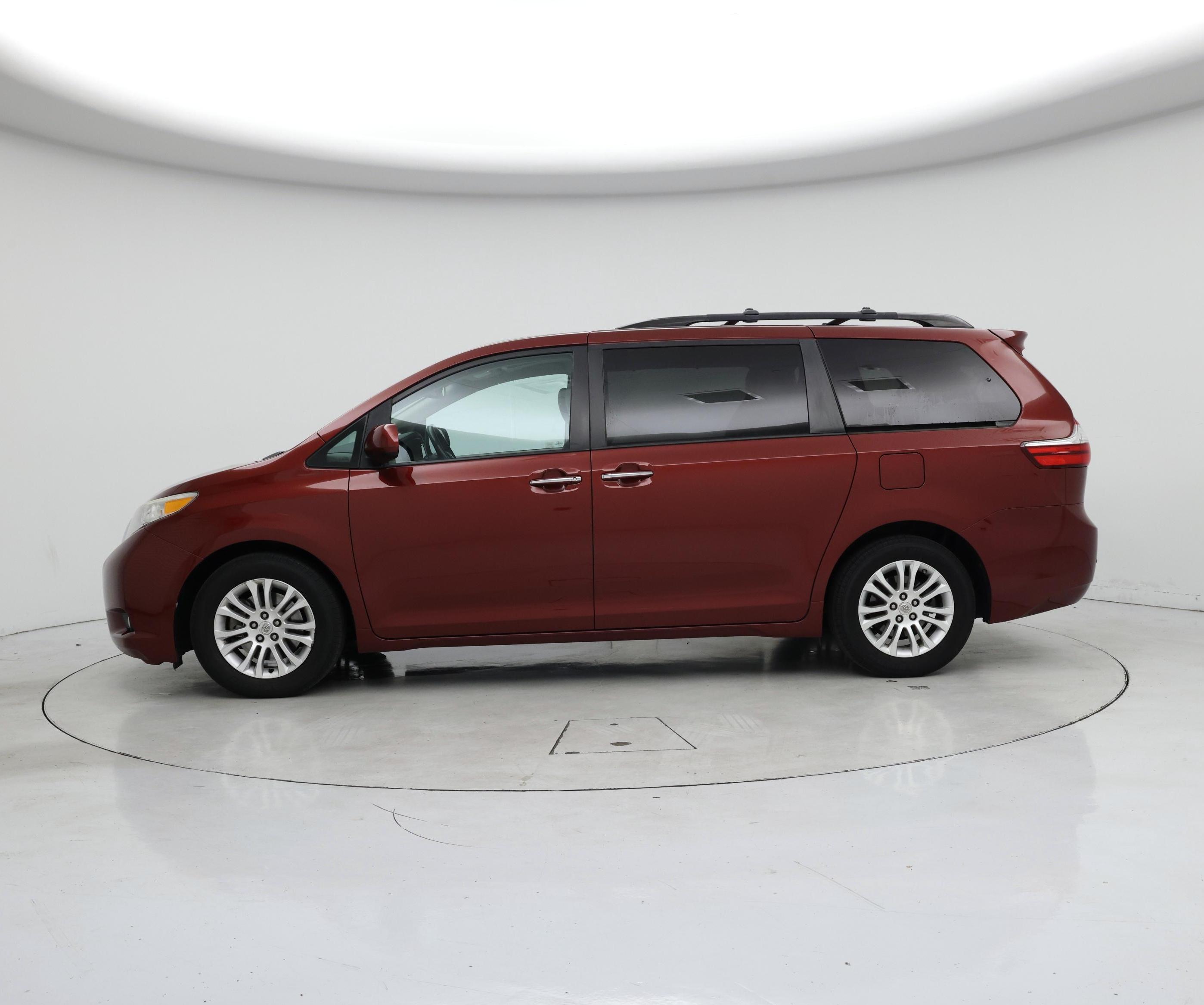 Thumbnail: 2015 Toyota Sienna - 3