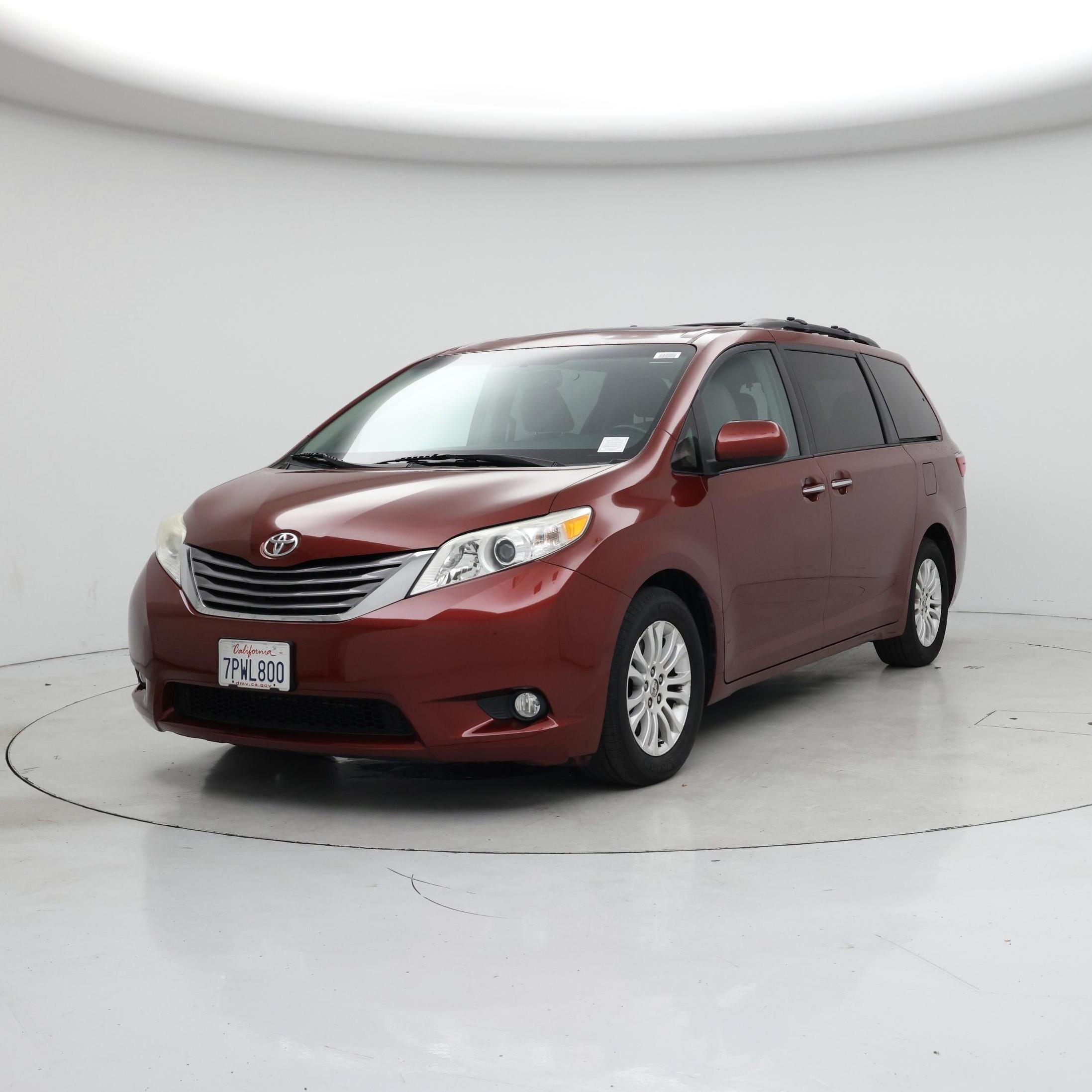 Thumbnail: 2015 Toyota Sienna - 4