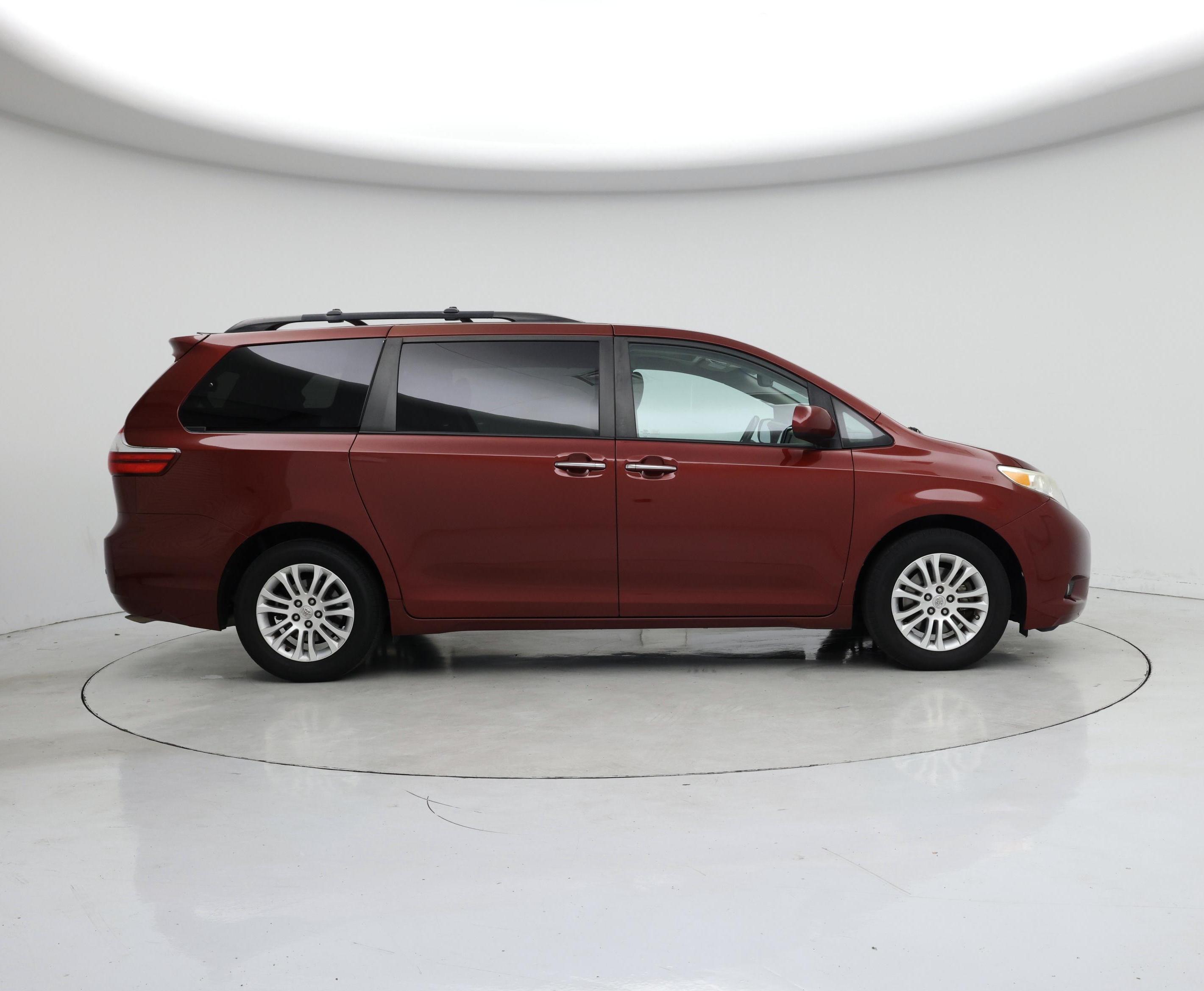 Thumbnail: 2015 Toyota Sienna - 7