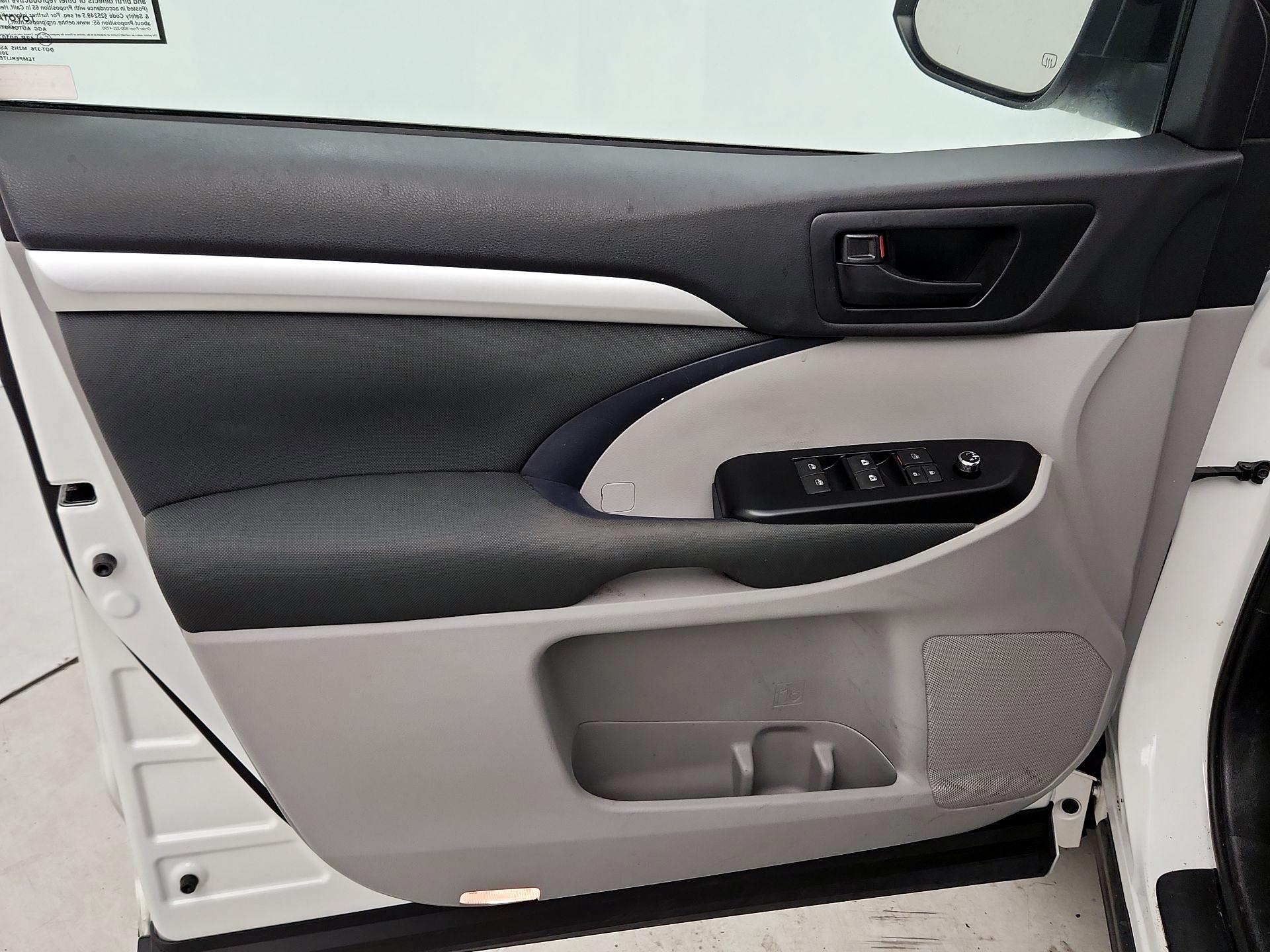 Thumbnail: 2018 Toyota Highlander - 12