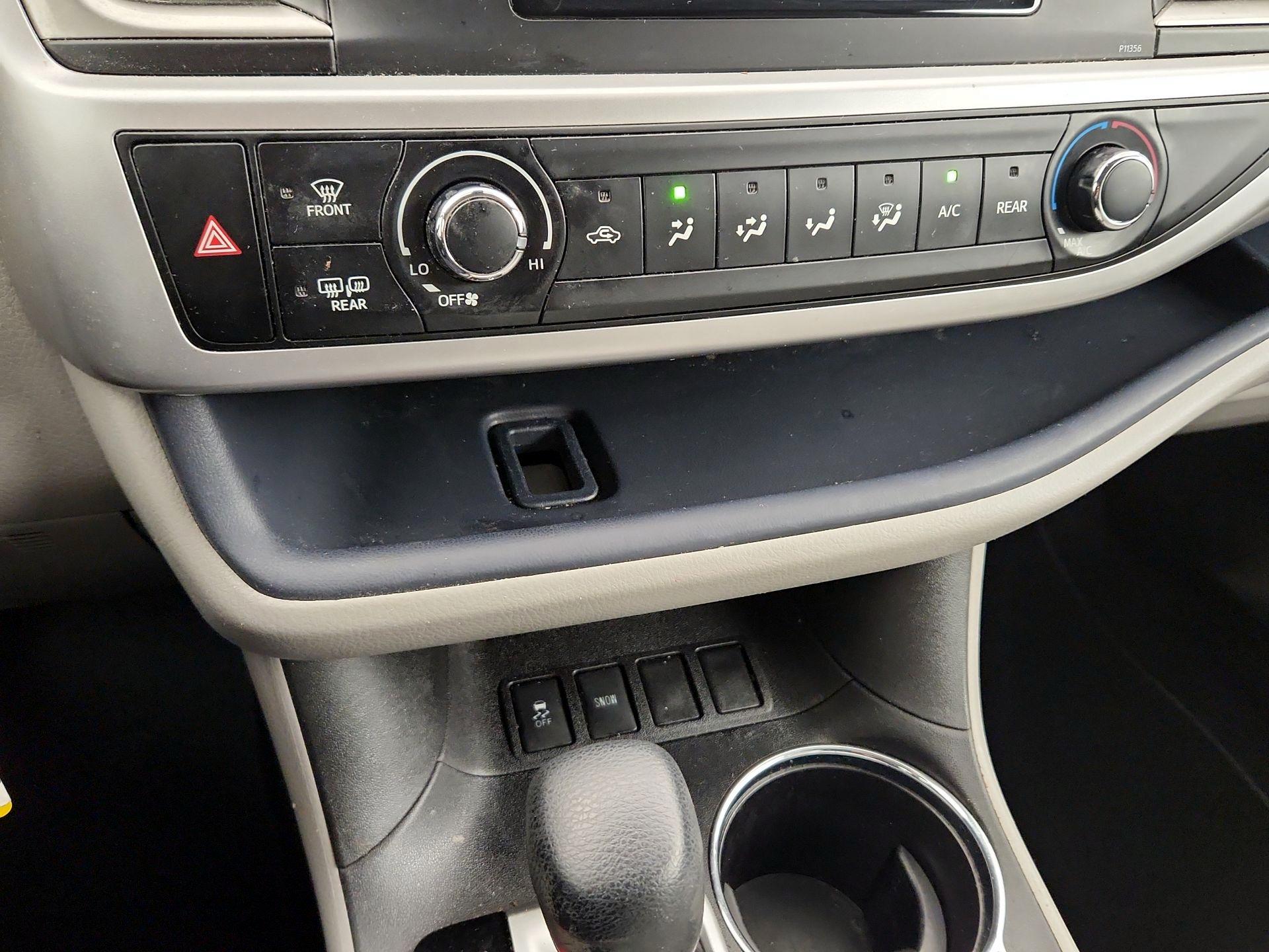 Thumbnail: 2018 Toyota Highlander - 16