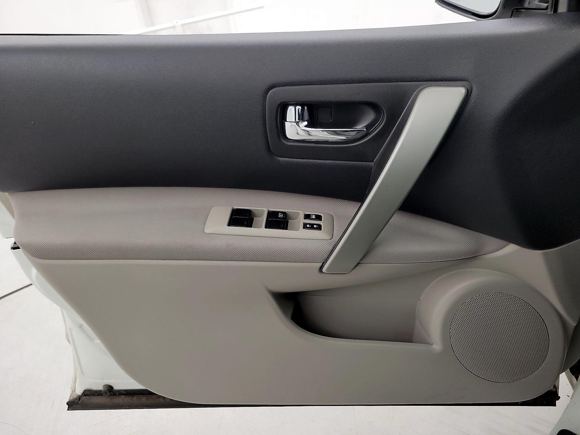 Thumbnail: 2015 Nissan Rogue - 12