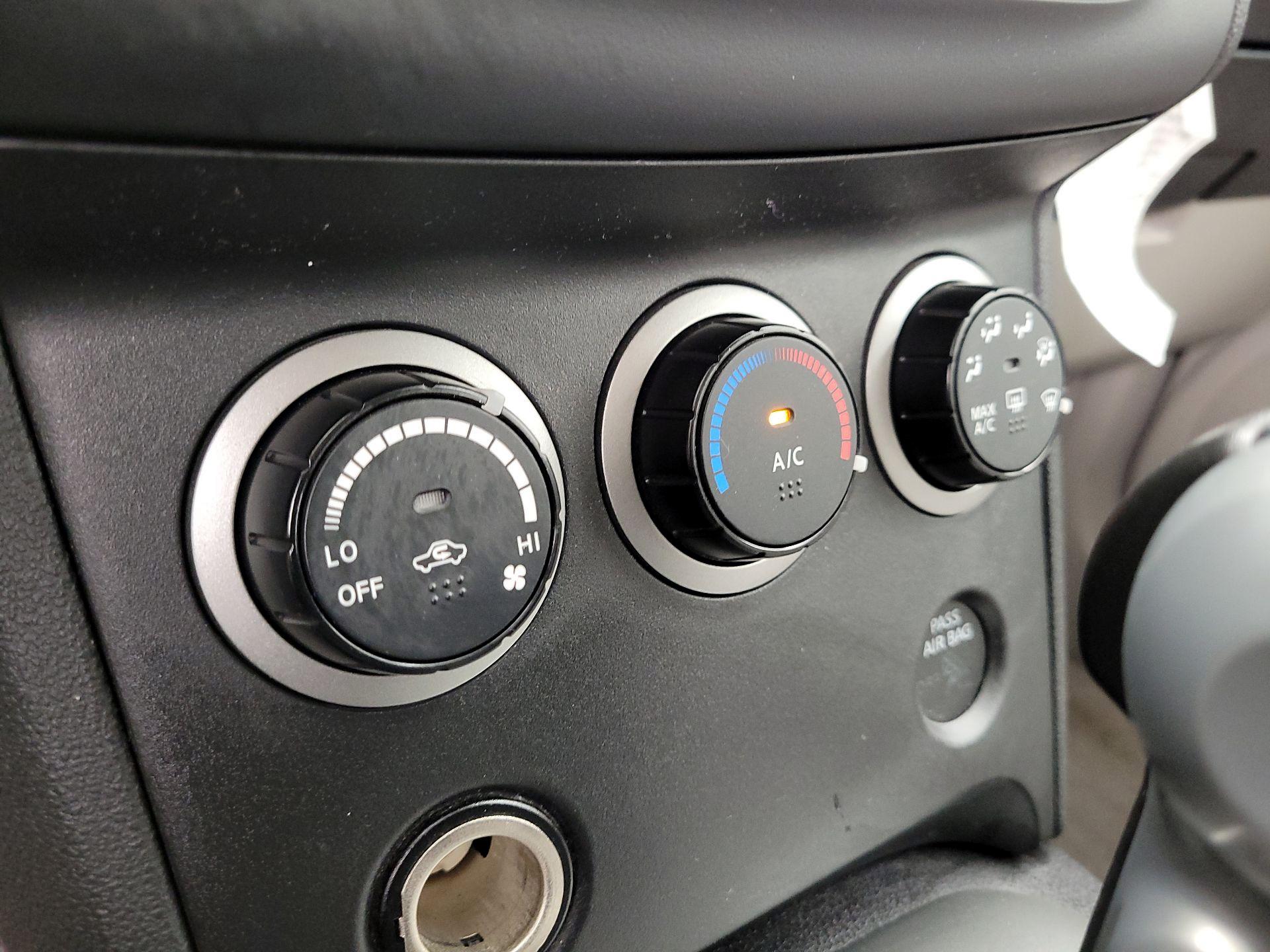 Thumbnail: 2015 Nissan Rogue - 15