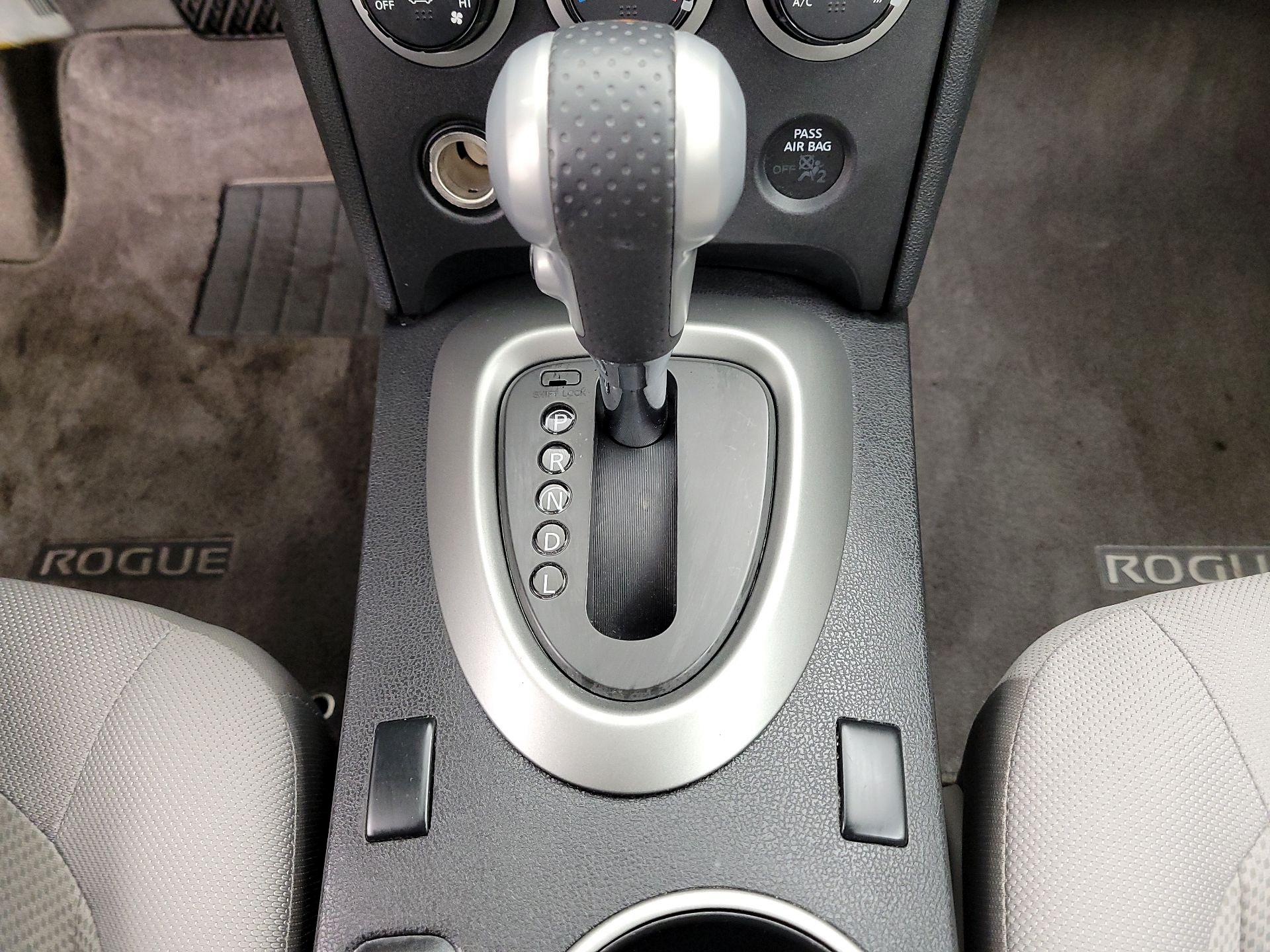 Thumbnail: 2015 Nissan Rogue - 16