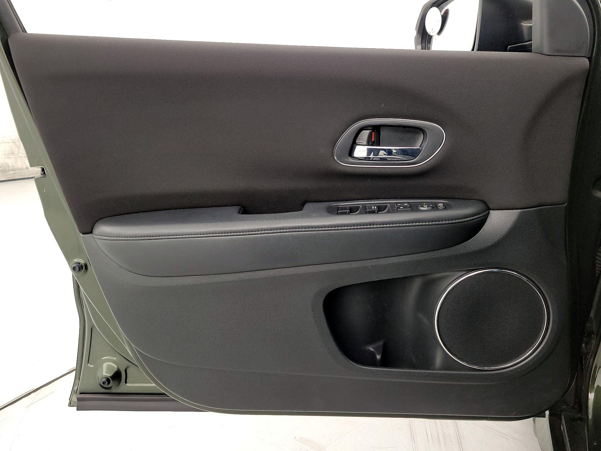 Thumbnail: 2016 Honda HR-V - 12