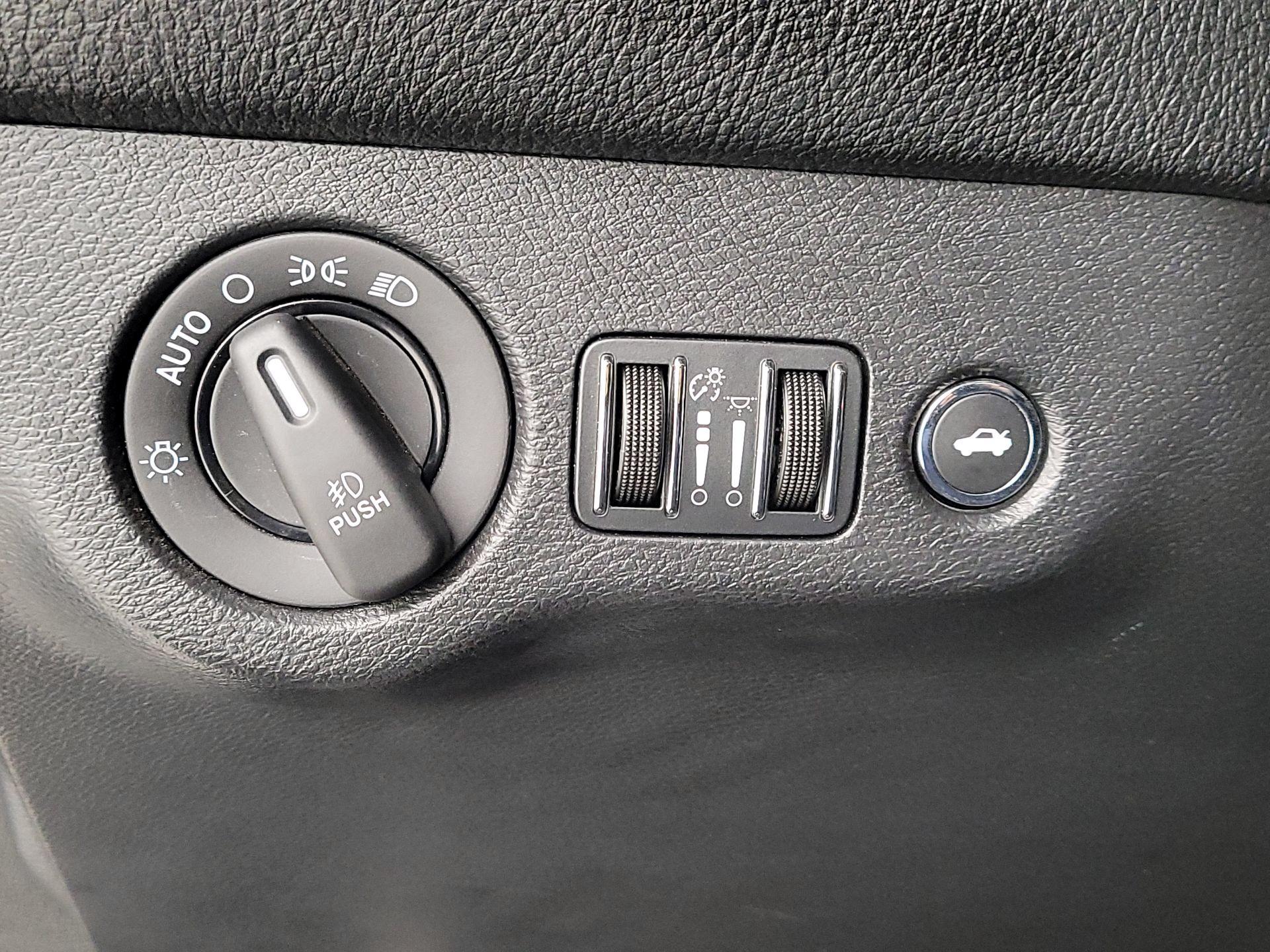 Thumbnail: 2017 Dodge Challenger - 13