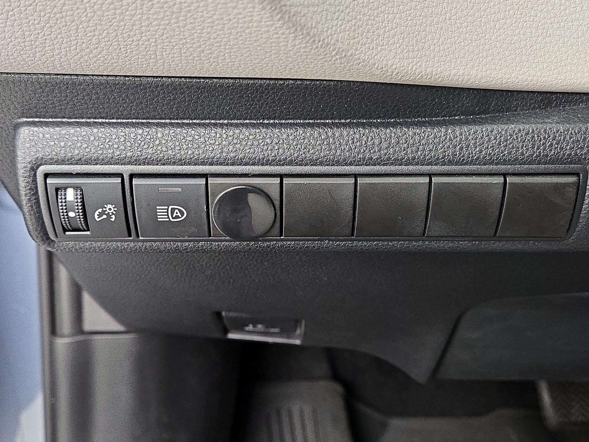 Thumbnail: 2020 Toyota Corolla - 13