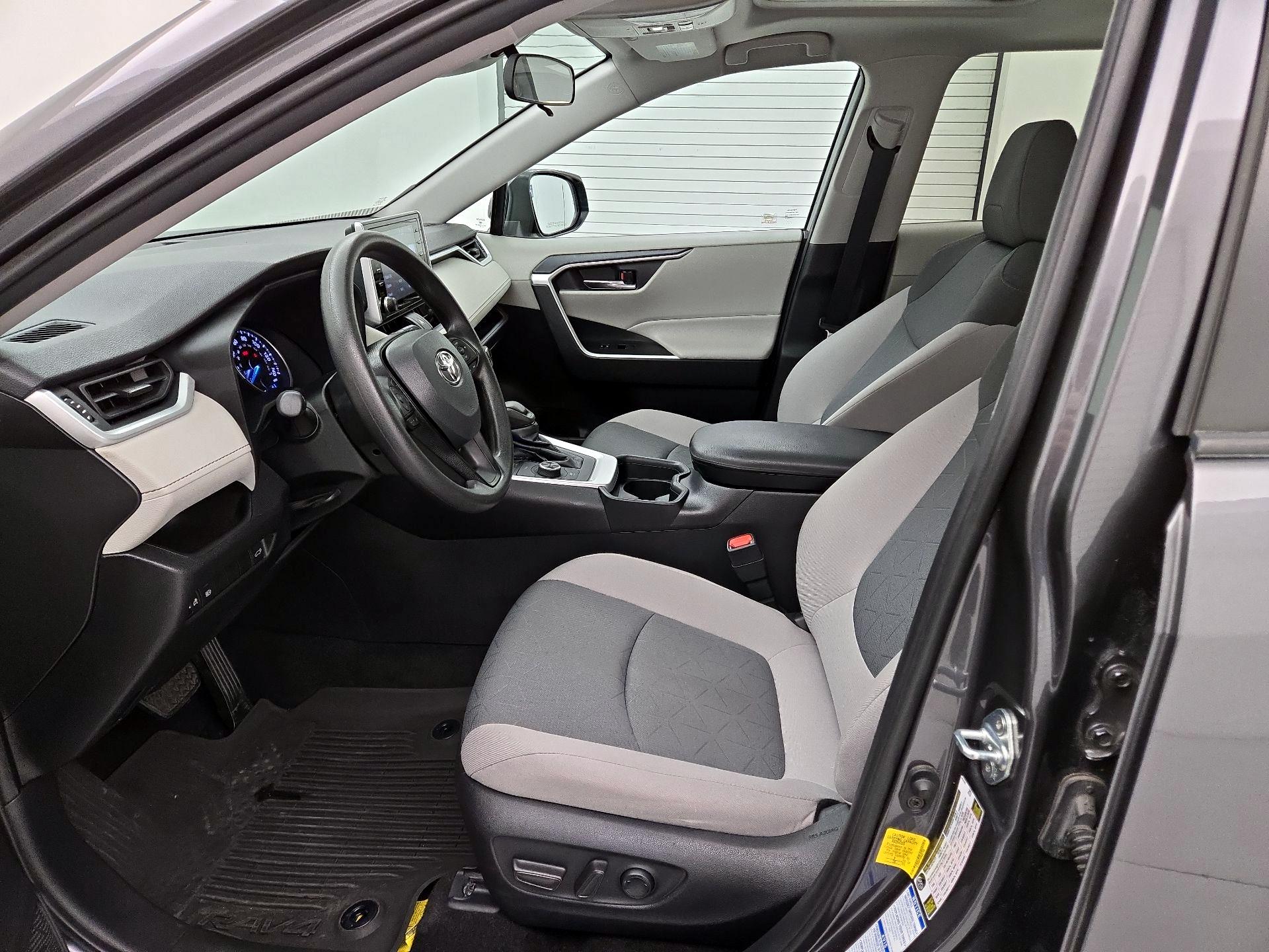 Thumbnail: 2021 Toyota RAV4 - 11