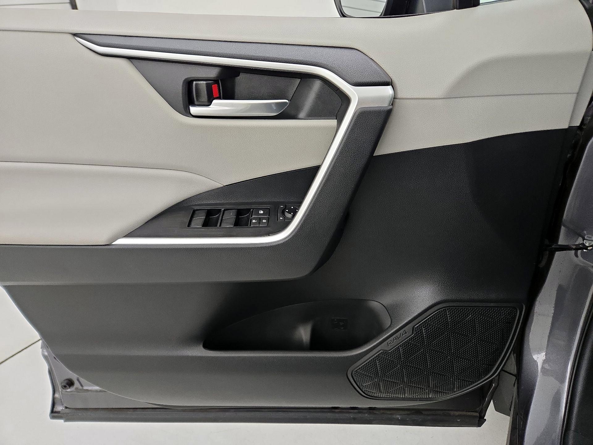 Thumbnail: 2021 Toyota RAV4 - 12