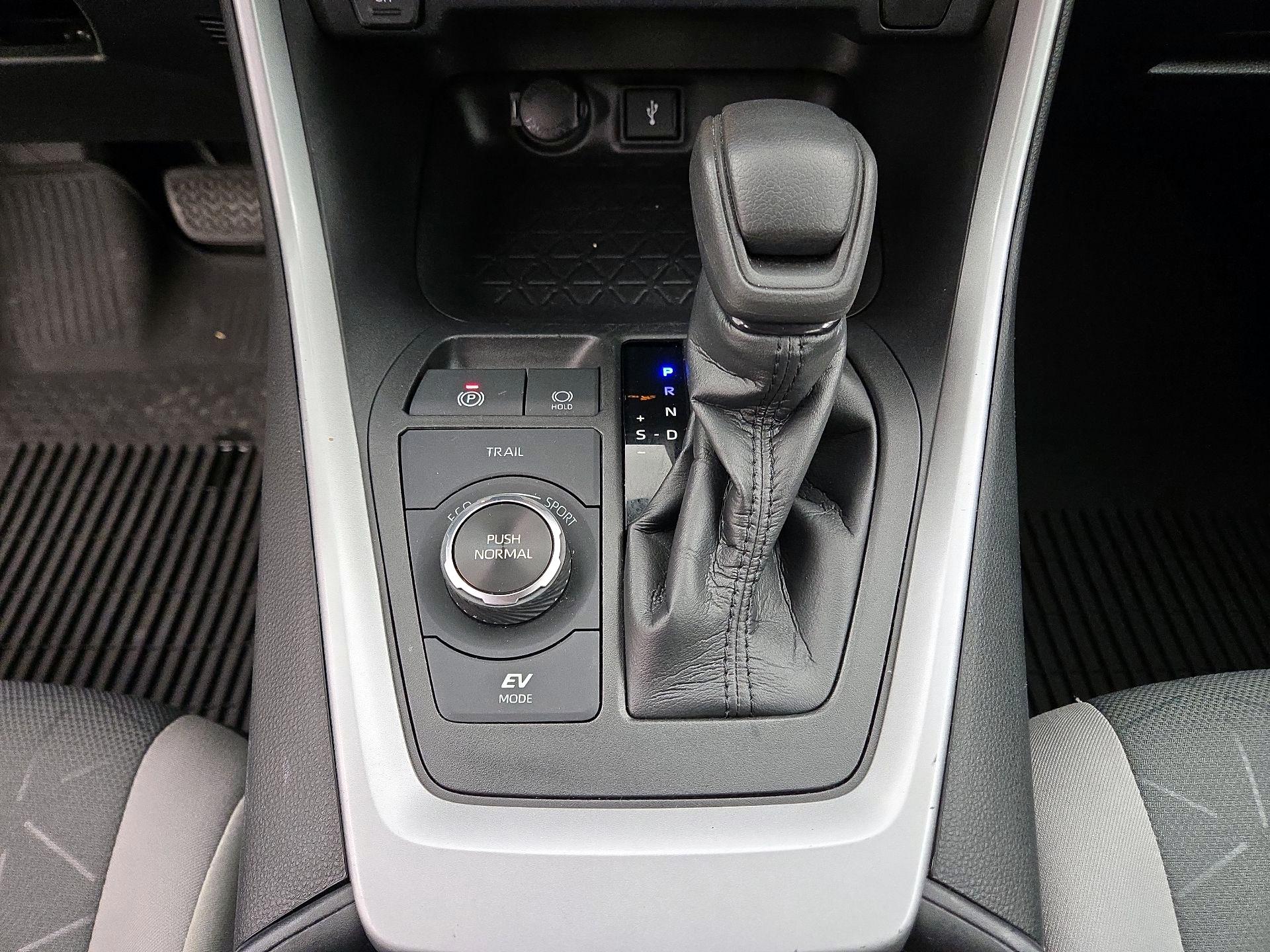 Thumbnail: 2021 Toyota RAV4 - 17