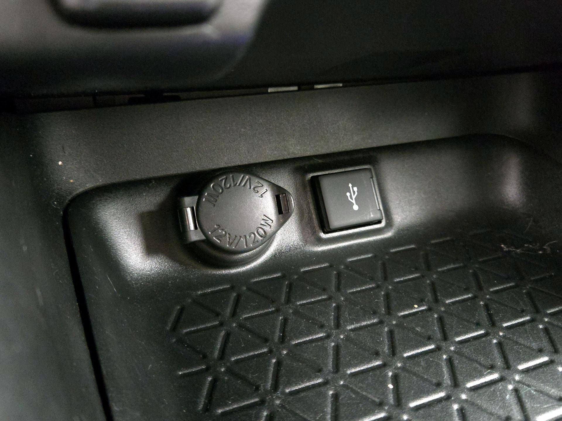 Thumbnail: 2021 Toyota RAV4 - 18