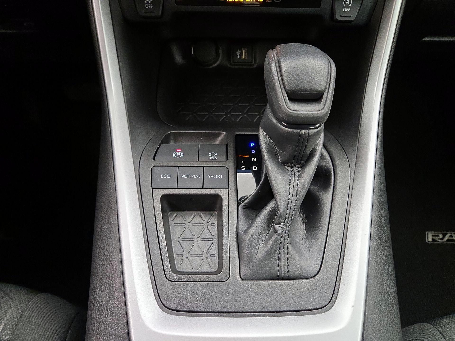 Thumbnail: 2023 Toyota RAV4 - 17