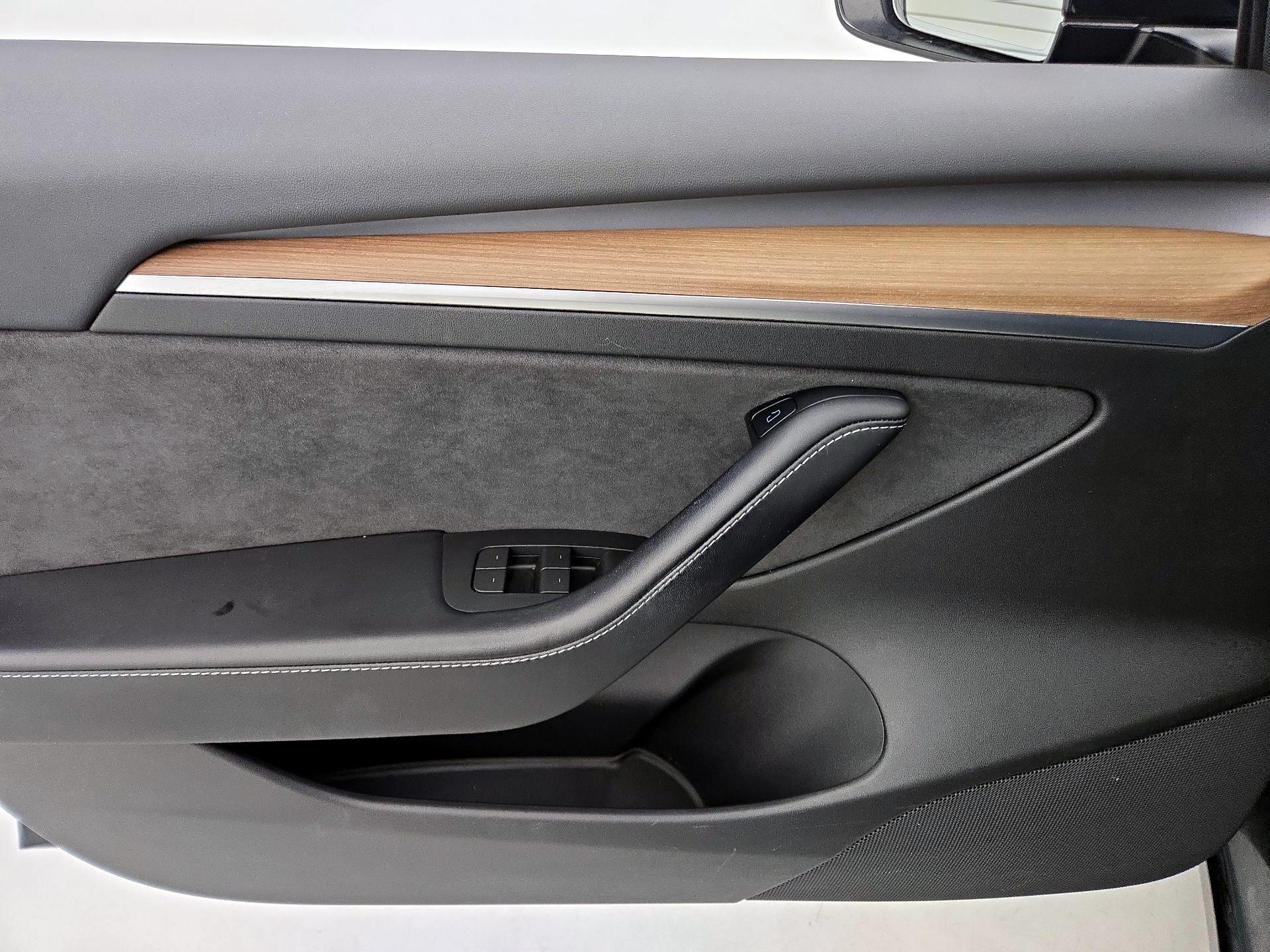 Thumbnail: 2022 Tesla Model 3 - 12