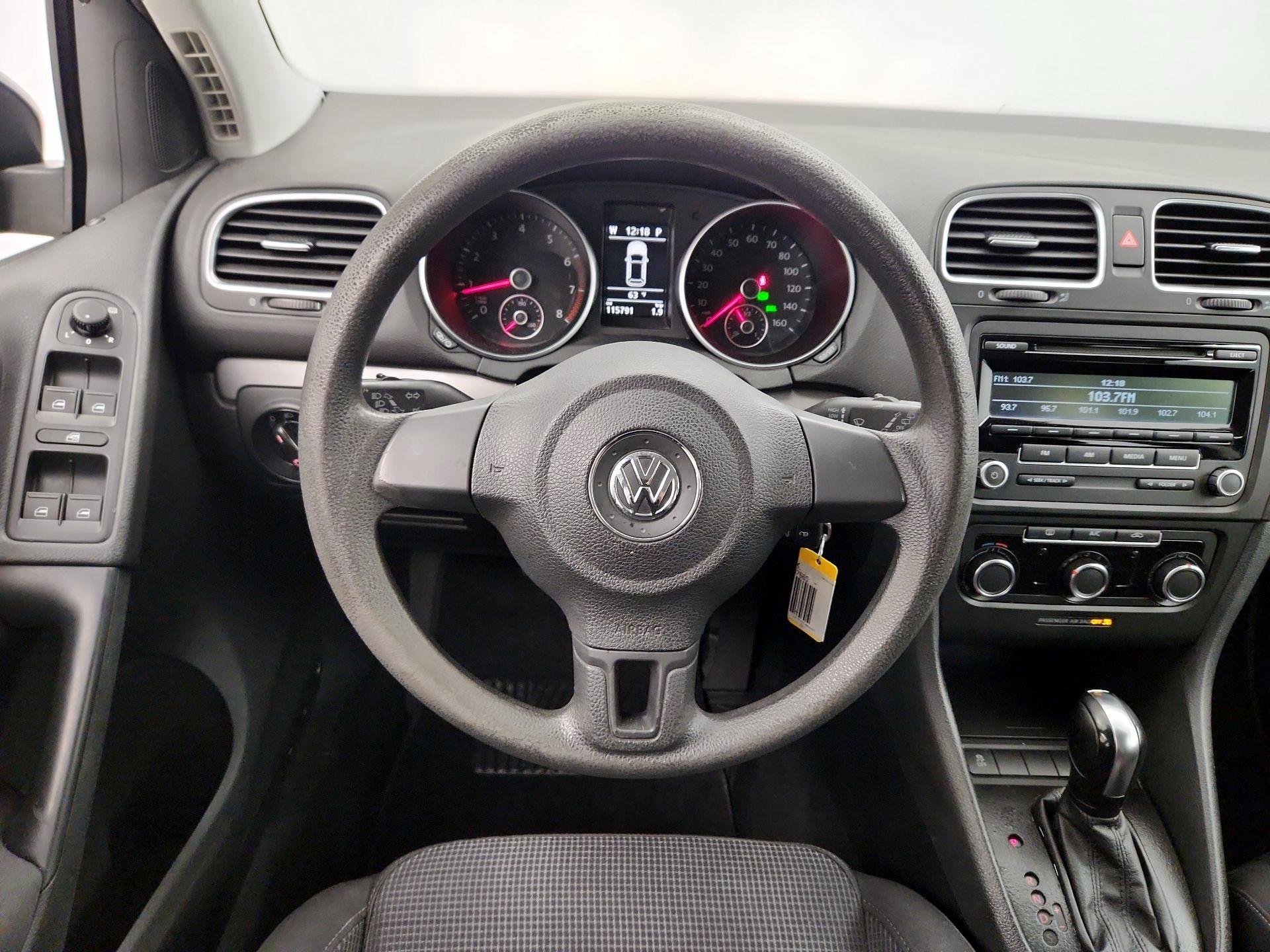 Thumbnail: 2014 Volkswagen Golf - 10