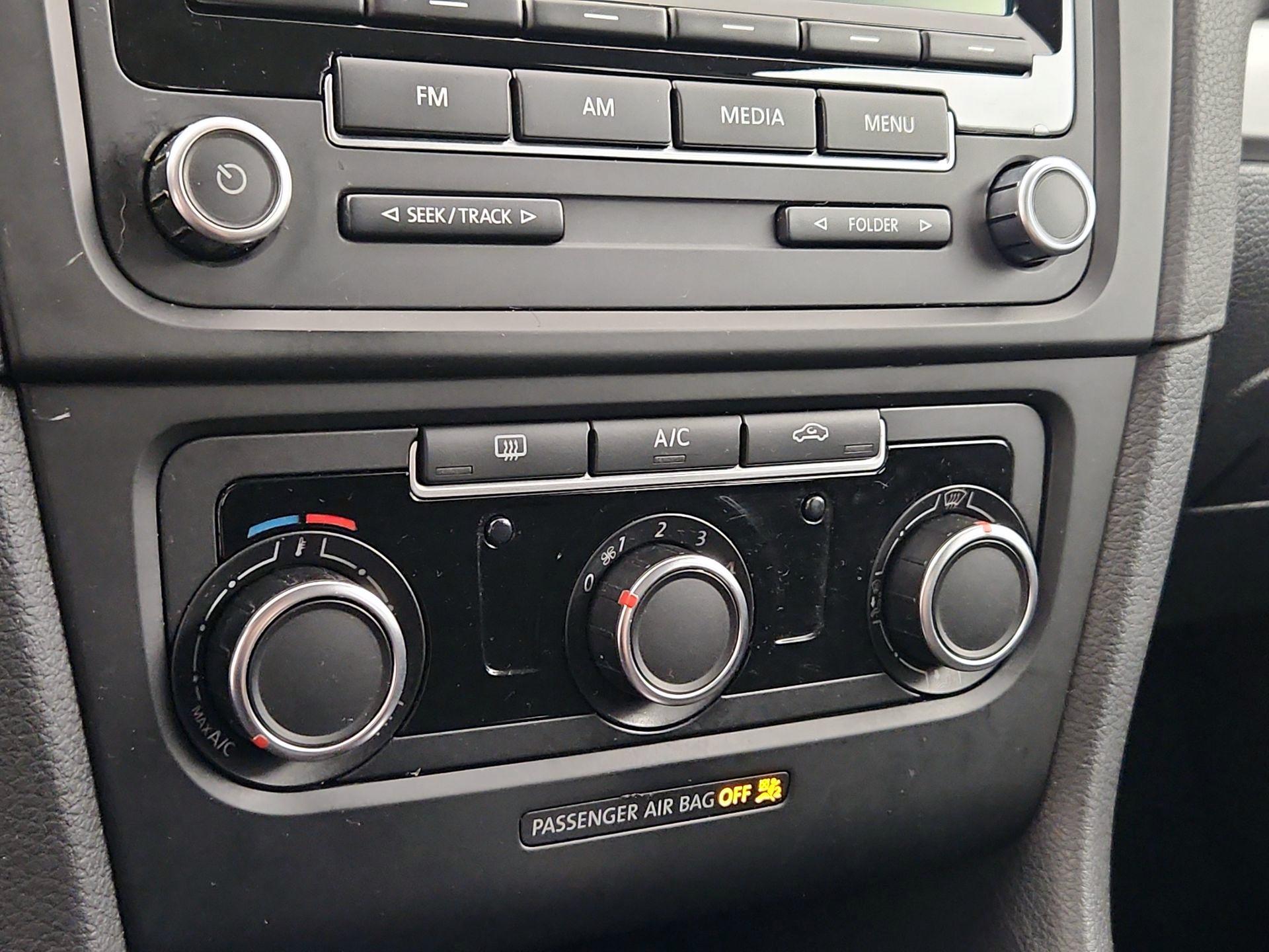 Thumbnail: 2014 Volkswagen Golf - 15