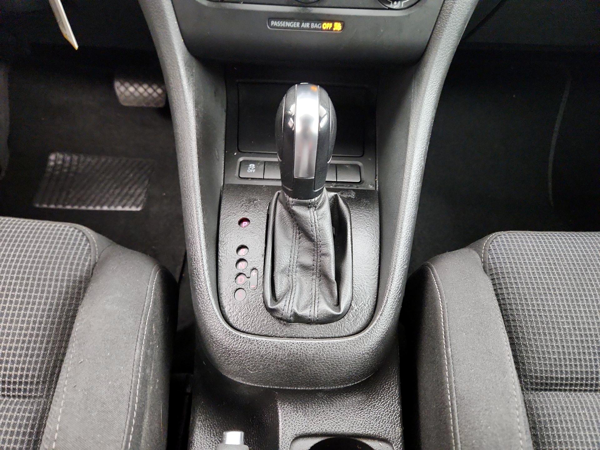 Thumbnail: 2014 Volkswagen Golf - 16