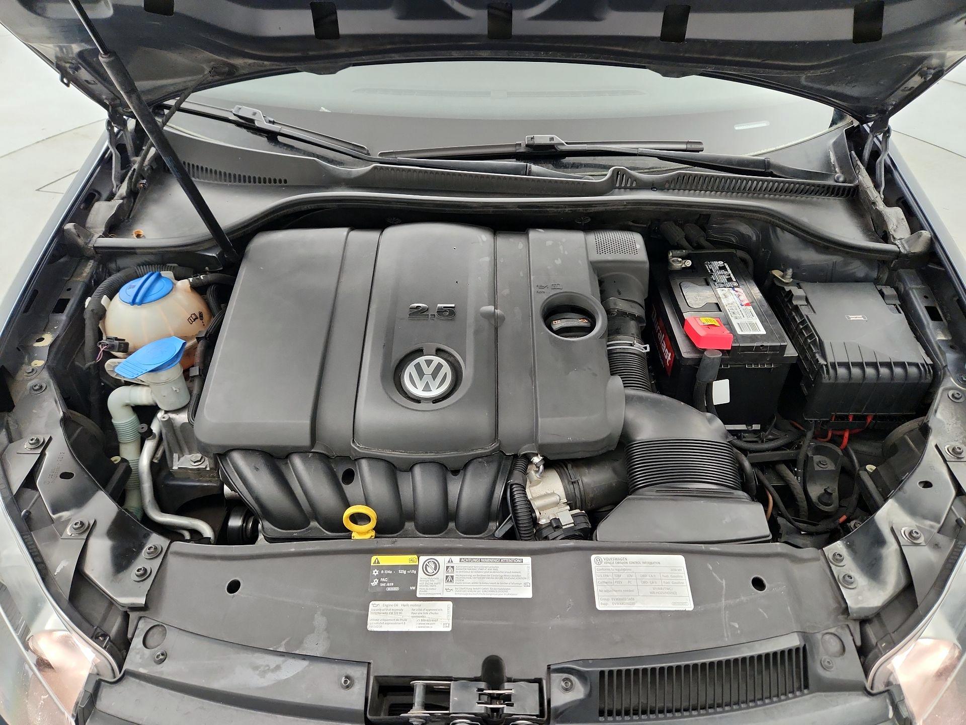 Thumbnail: 2014 Volkswagen Golf - 20