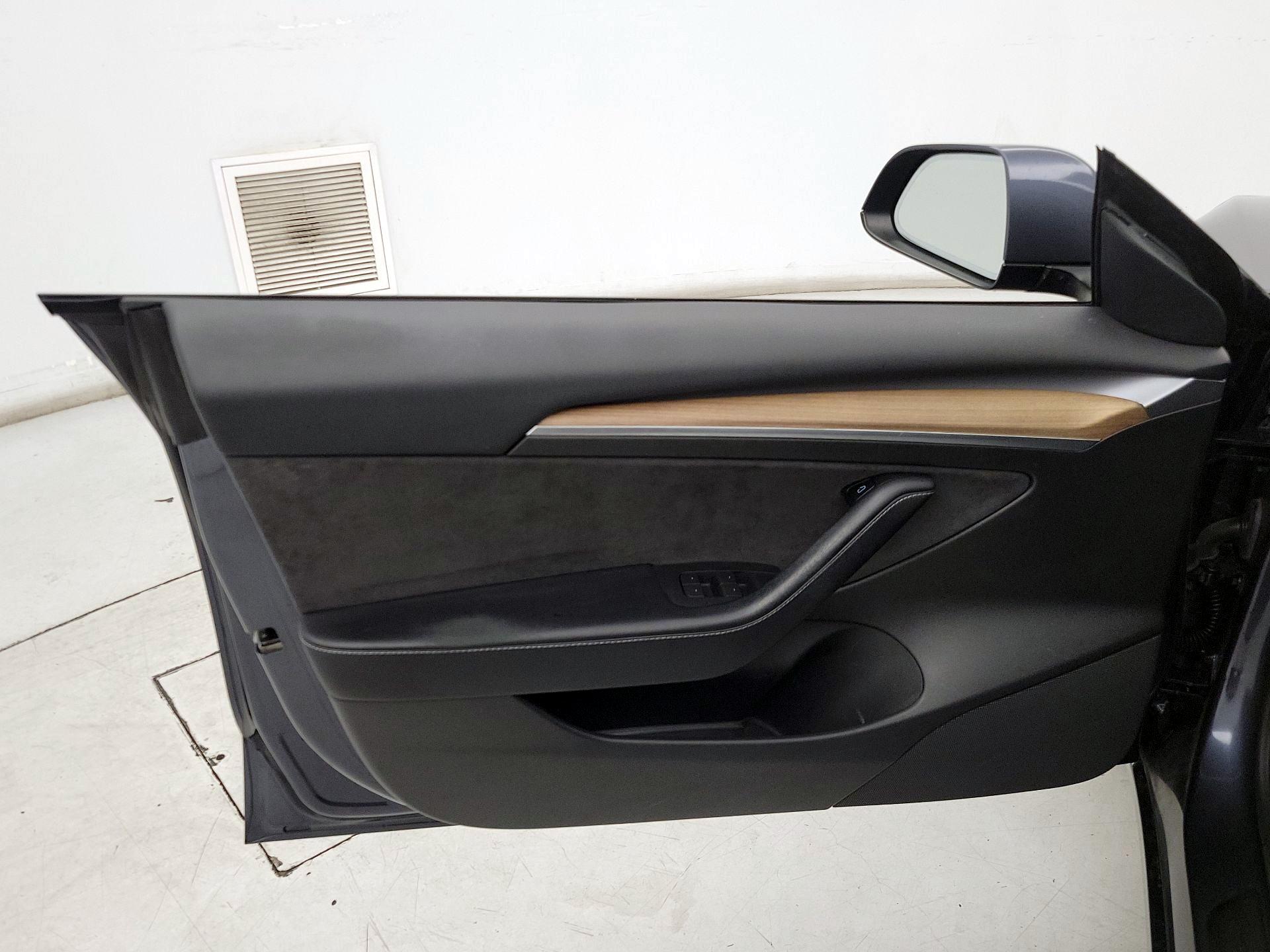 Thumbnail: 2022 Tesla Model 3 - 12