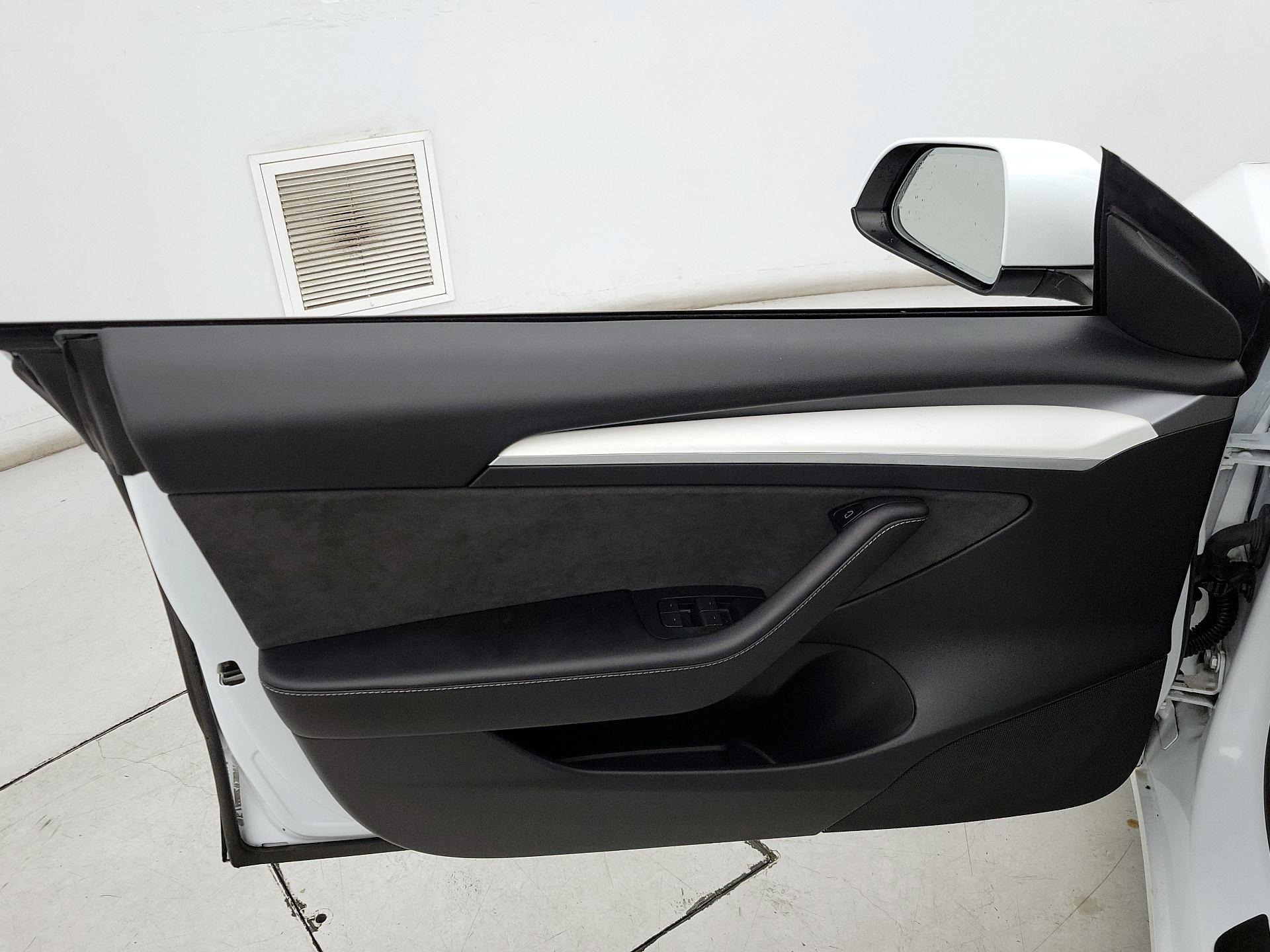 Thumbnail: 2023 Tesla Model 3 - 12