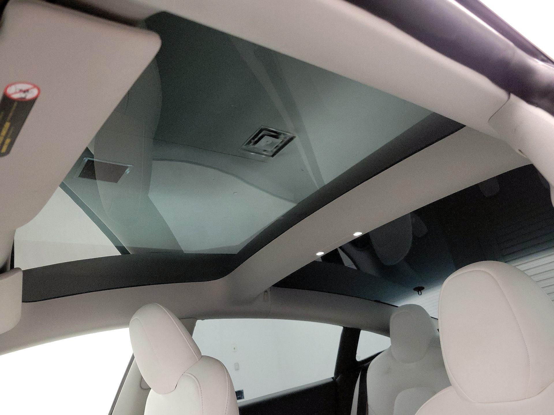 Thumbnail: 2023 Tesla Model 3 - 19