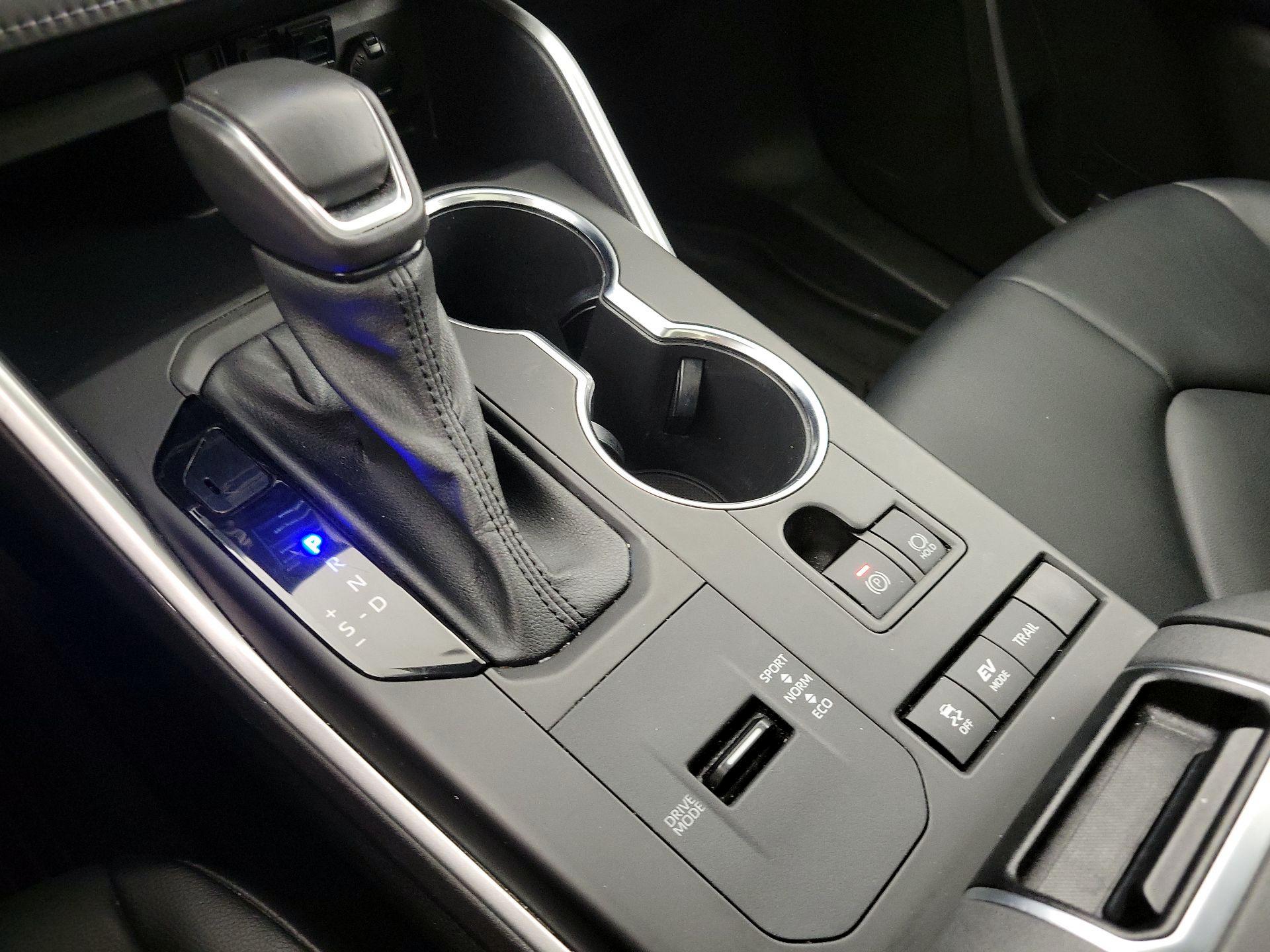 Thumbnail: 2021 Toyota Highlander - 18