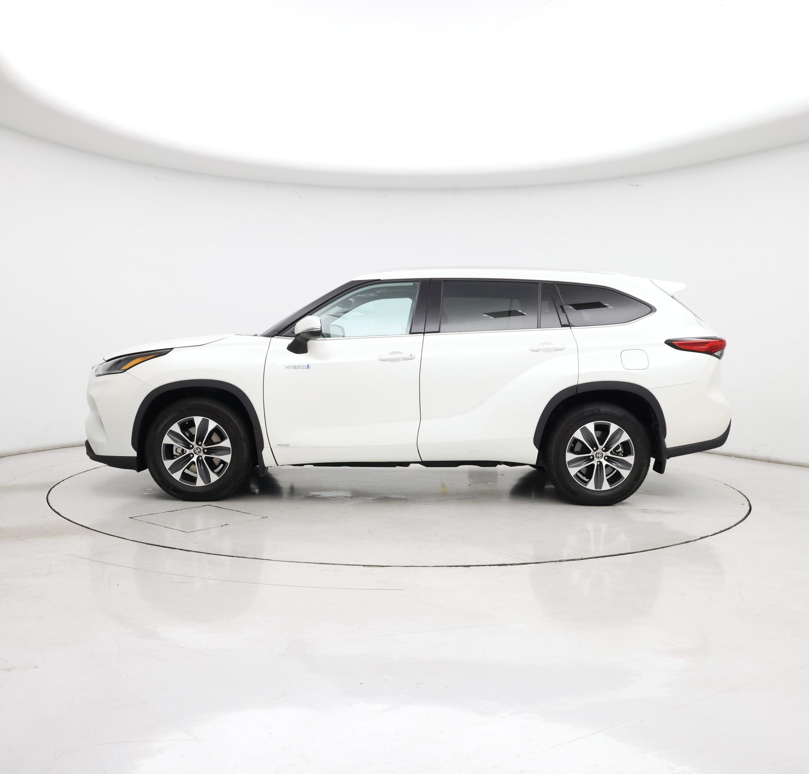 Thumbnail: 2021 Toyota Highlander - 3