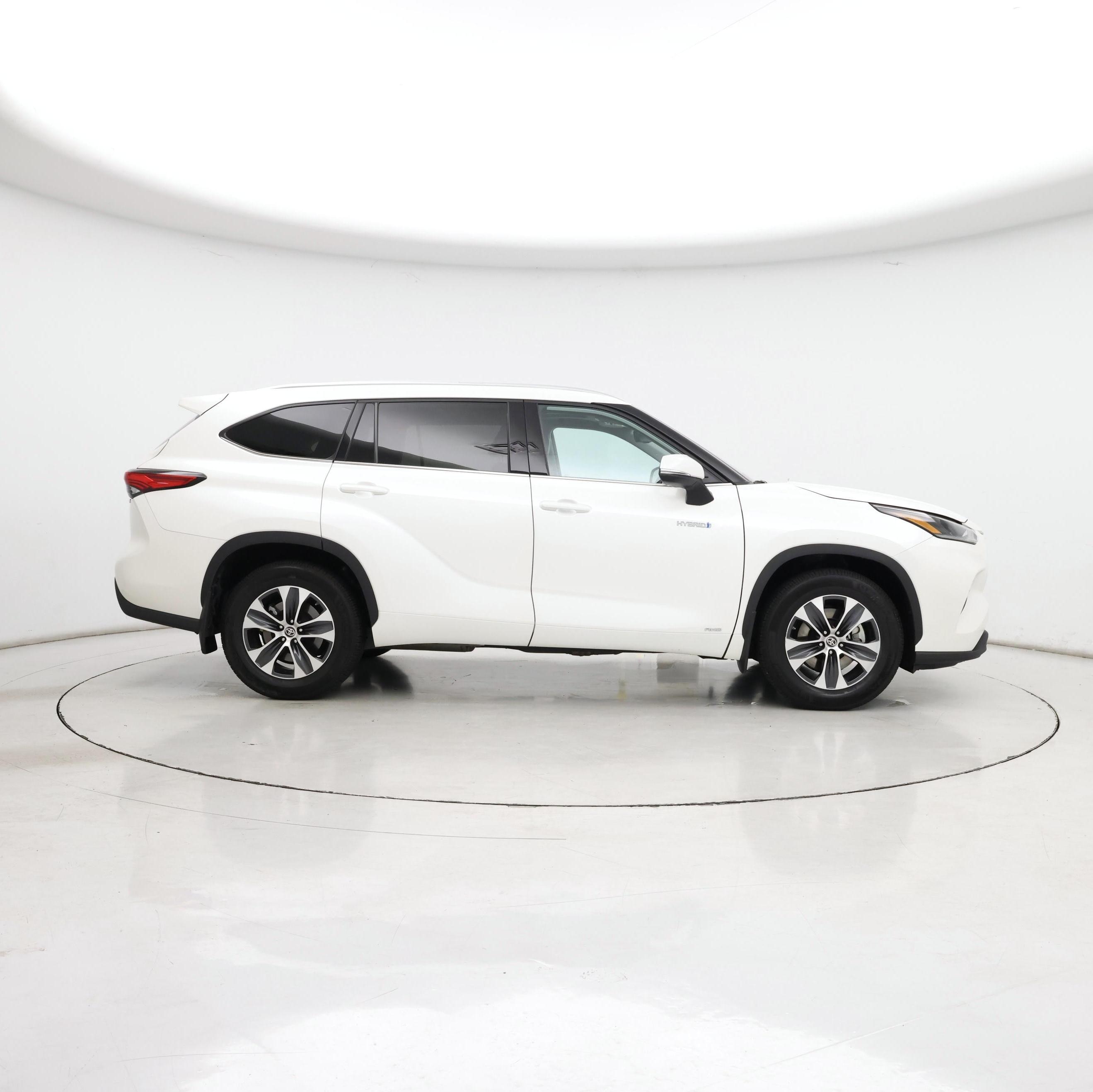 Thumbnail: 2021 Toyota Highlander - 7