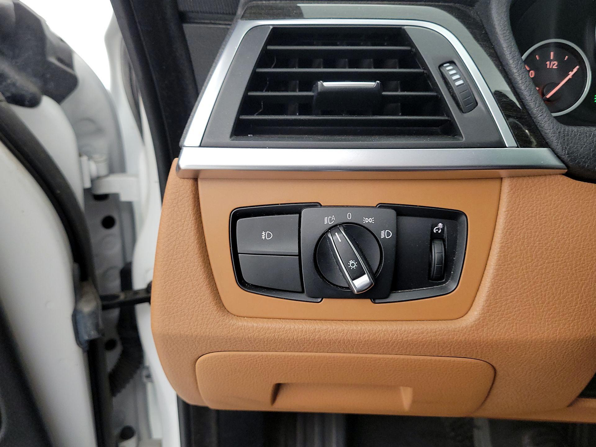 Thumbnail: 2017 BMW 3 Series - 13