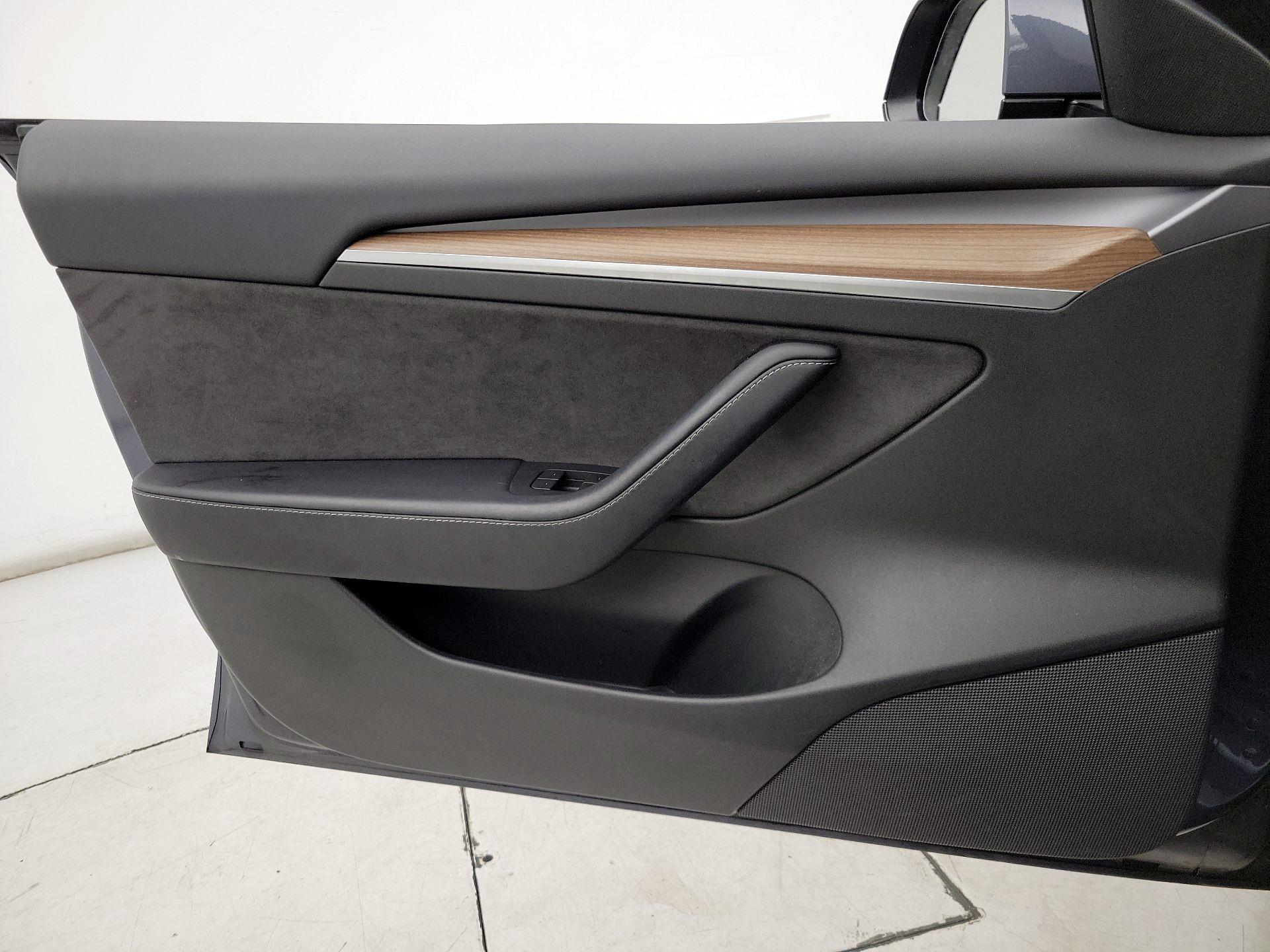 Thumbnail: 2023 Tesla Model 3 - 12