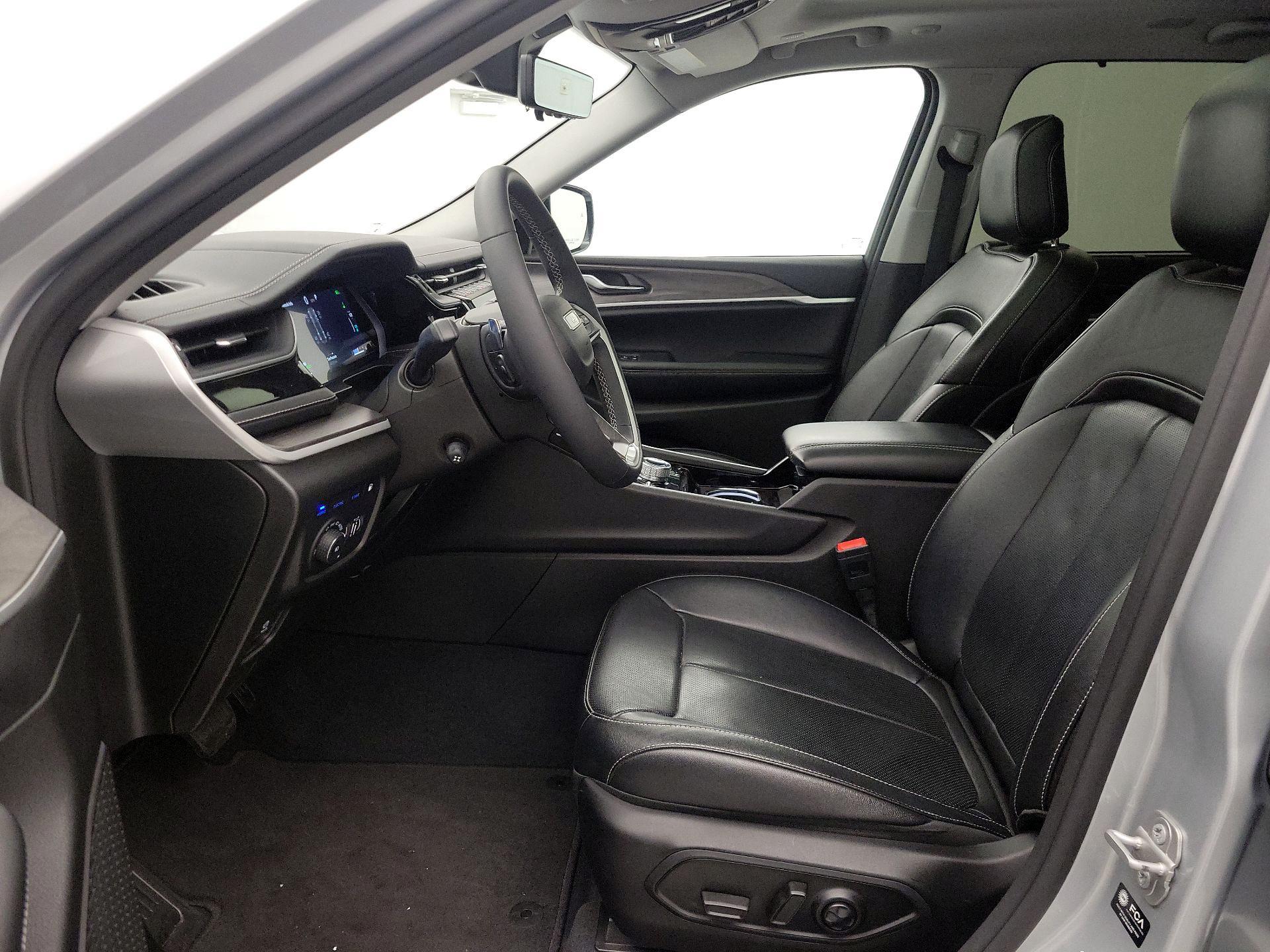 Thumbnail: 2022 Jeep Grand Cherokee - 11