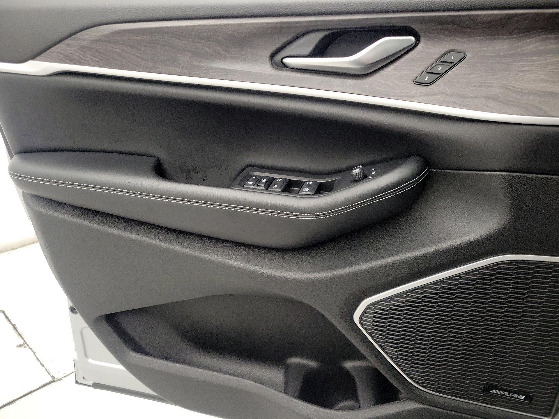 Thumbnail: 2022 Jeep Grand Cherokee - 12