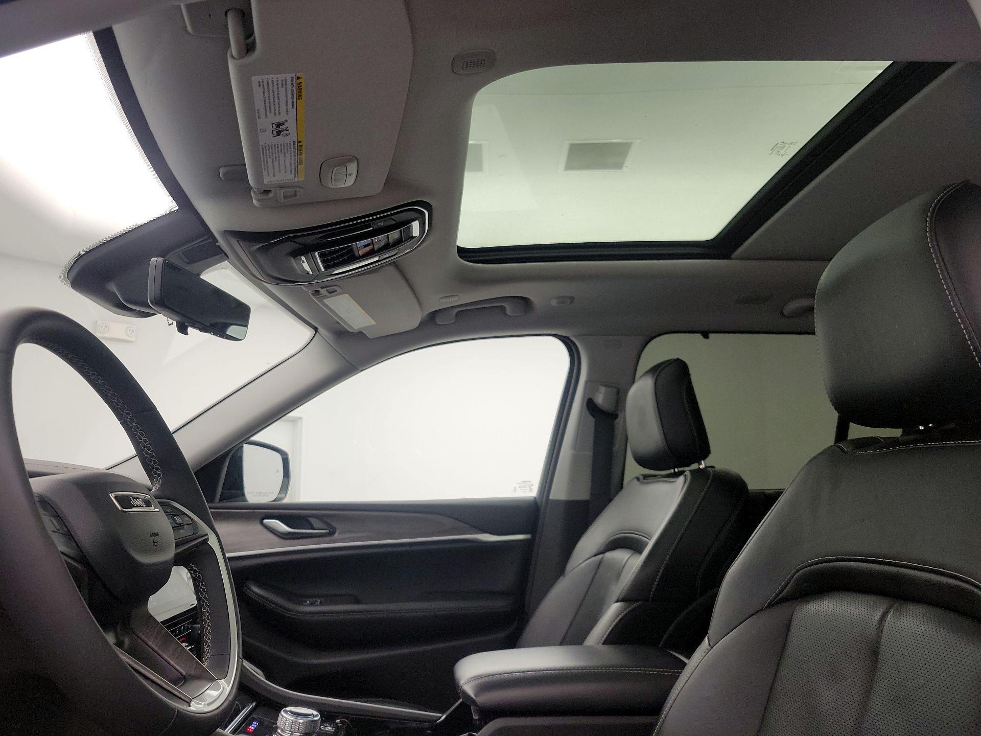 Thumbnail: 2022 Jeep Grand Cherokee - 20