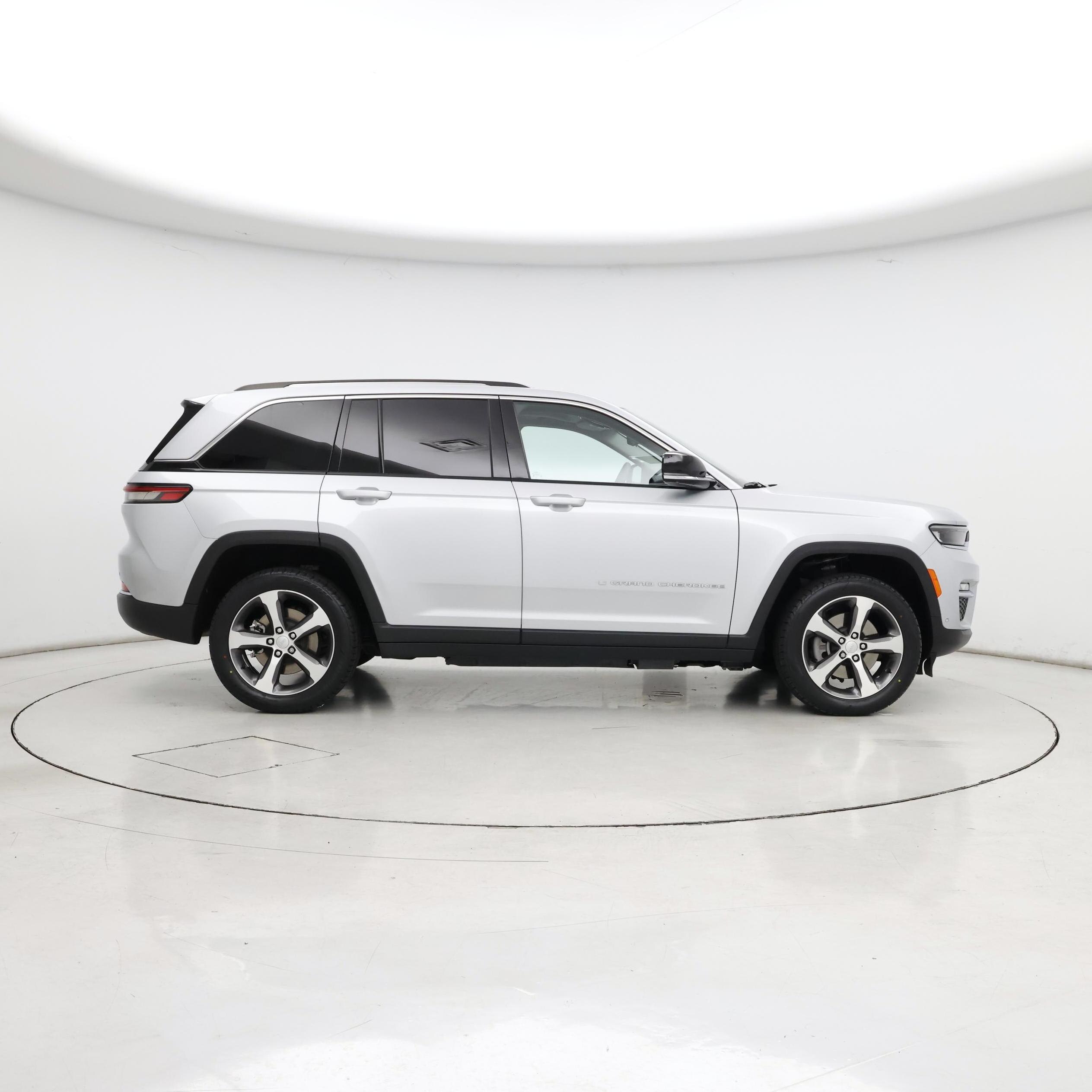 Thumbnail: 2022 Jeep Grand Cherokee - 7