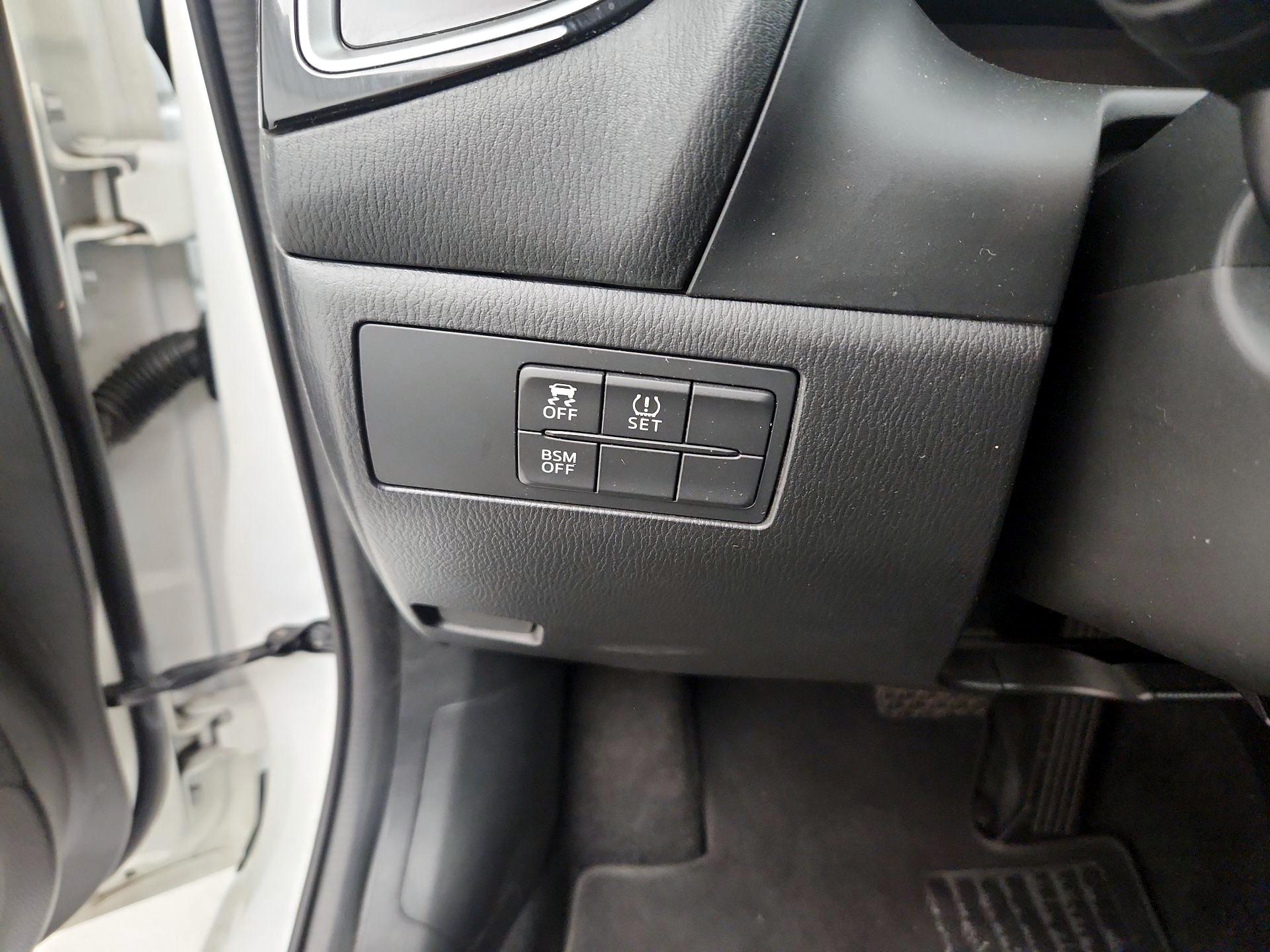 Thumbnail: 2015 Mazda Mazda3 - 13