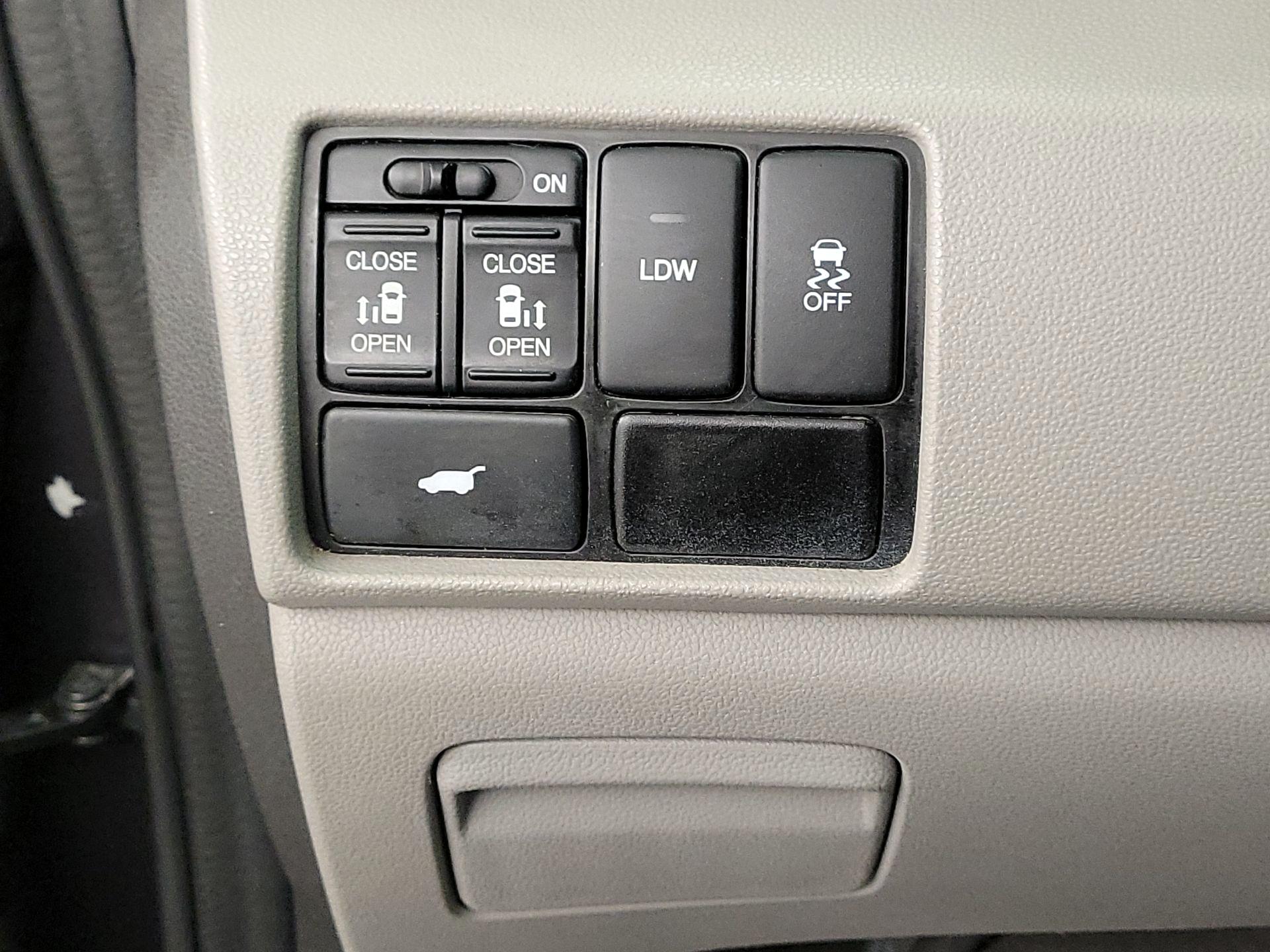 Thumbnail: 2015 Honda Odyssey - 13