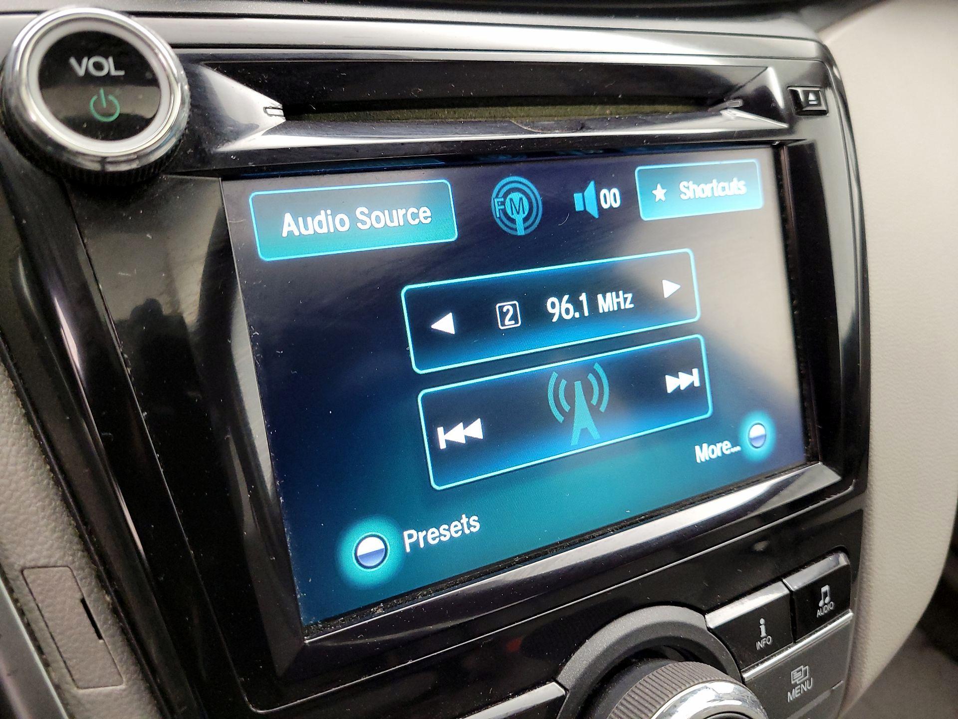 Thumbnail: 2015 Honda Odyssey - 15