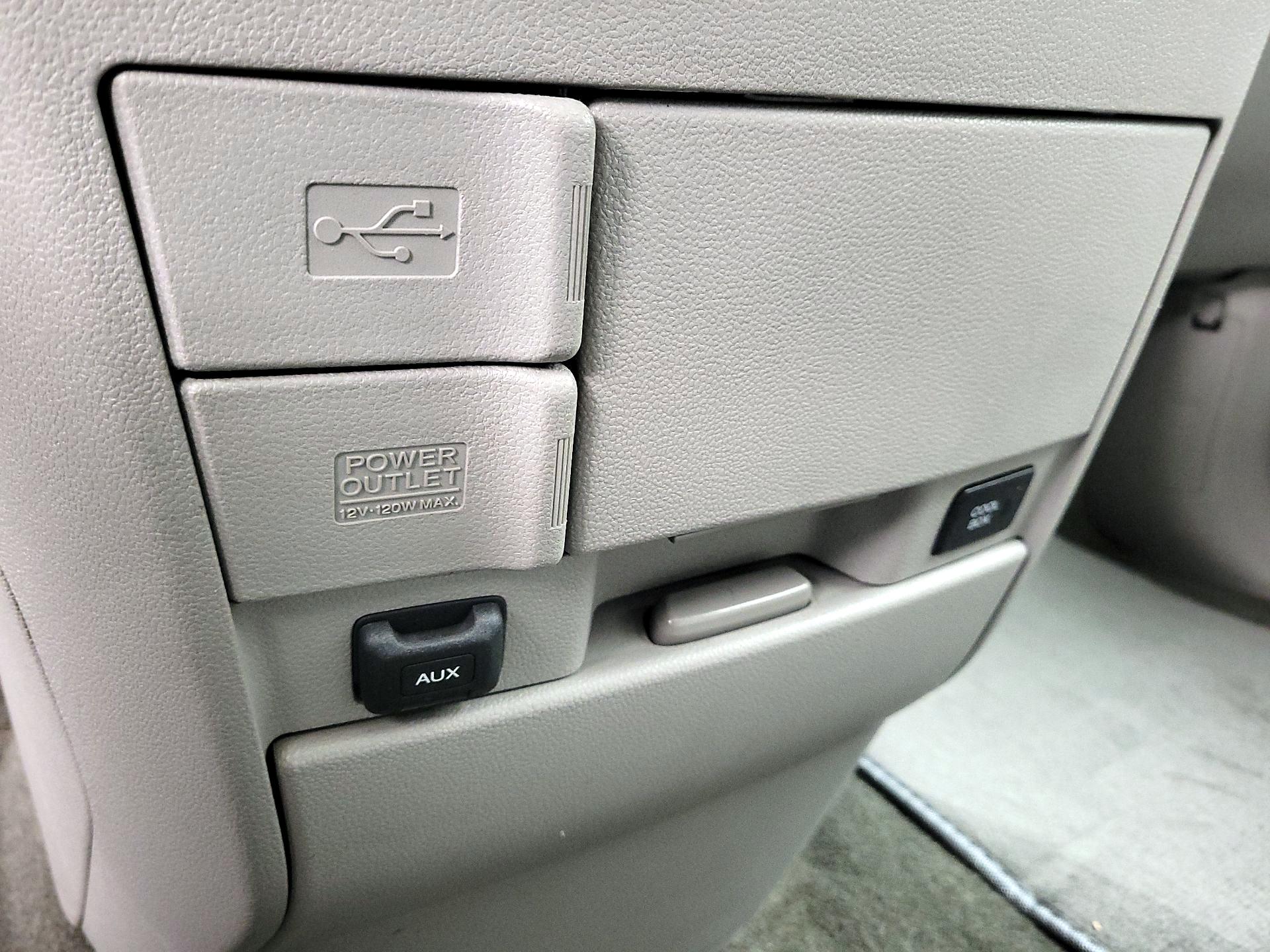 Thumbnail: 2015 Honda Odyssey - 18