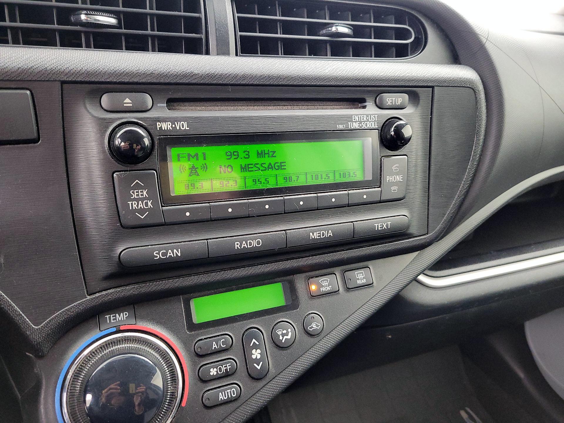 Thumbnail: 2014 Toyota Prius - 14