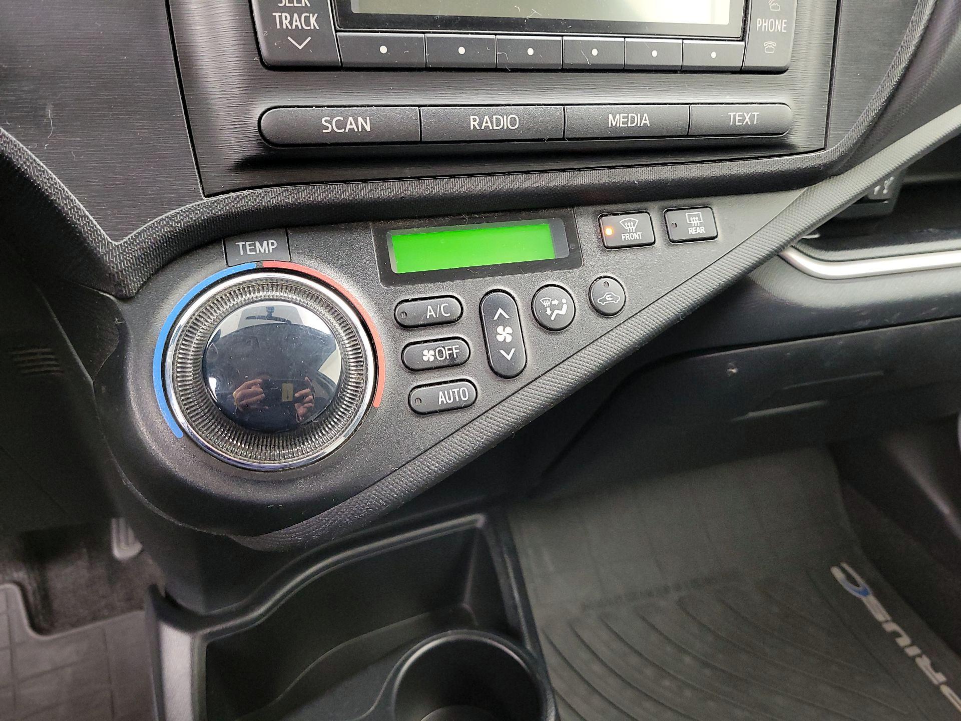 Thumbnail: 2014 Toyota Prius - 15