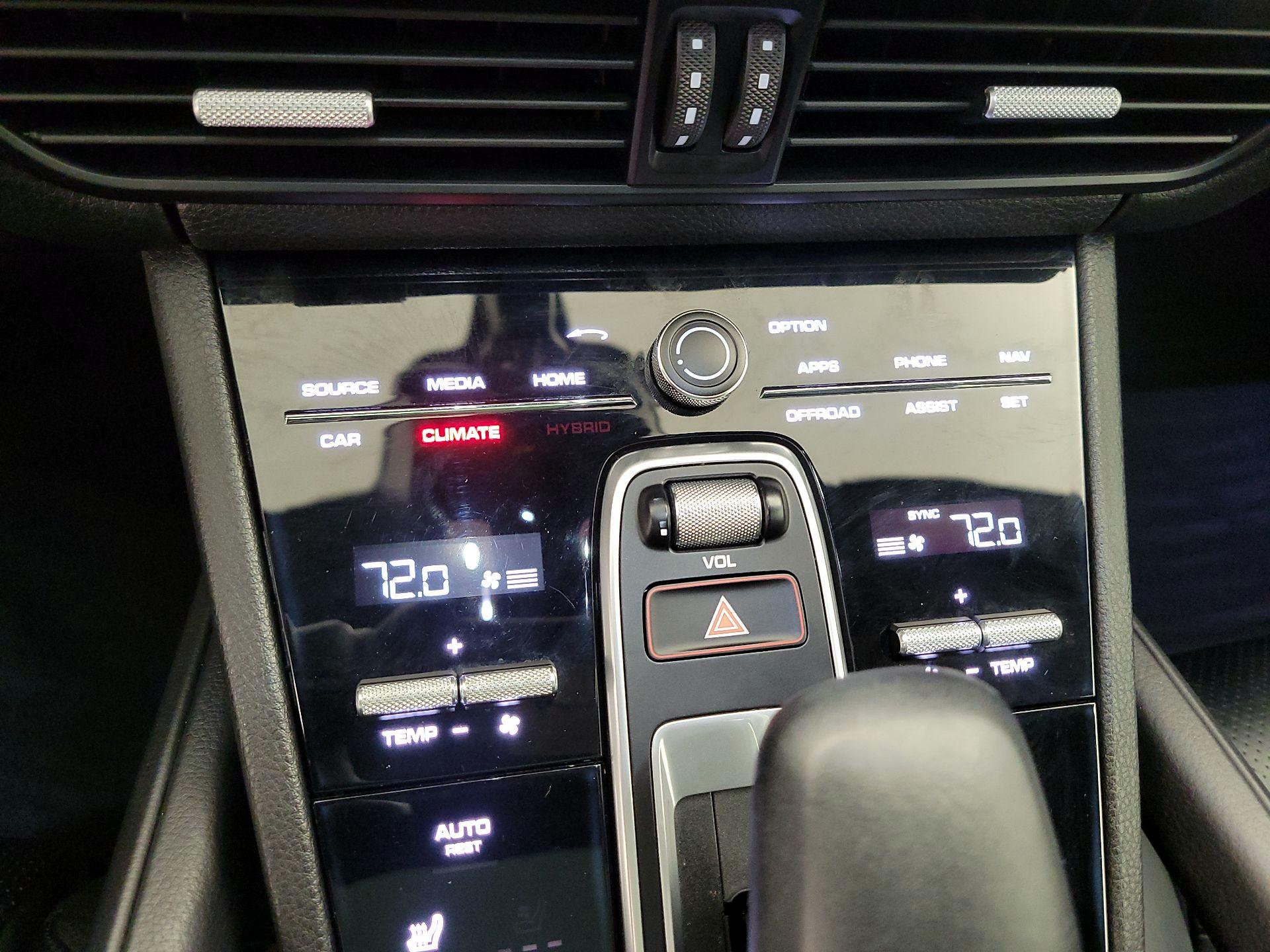 Thumbnail: 2019 Porsche Cayenne - 17