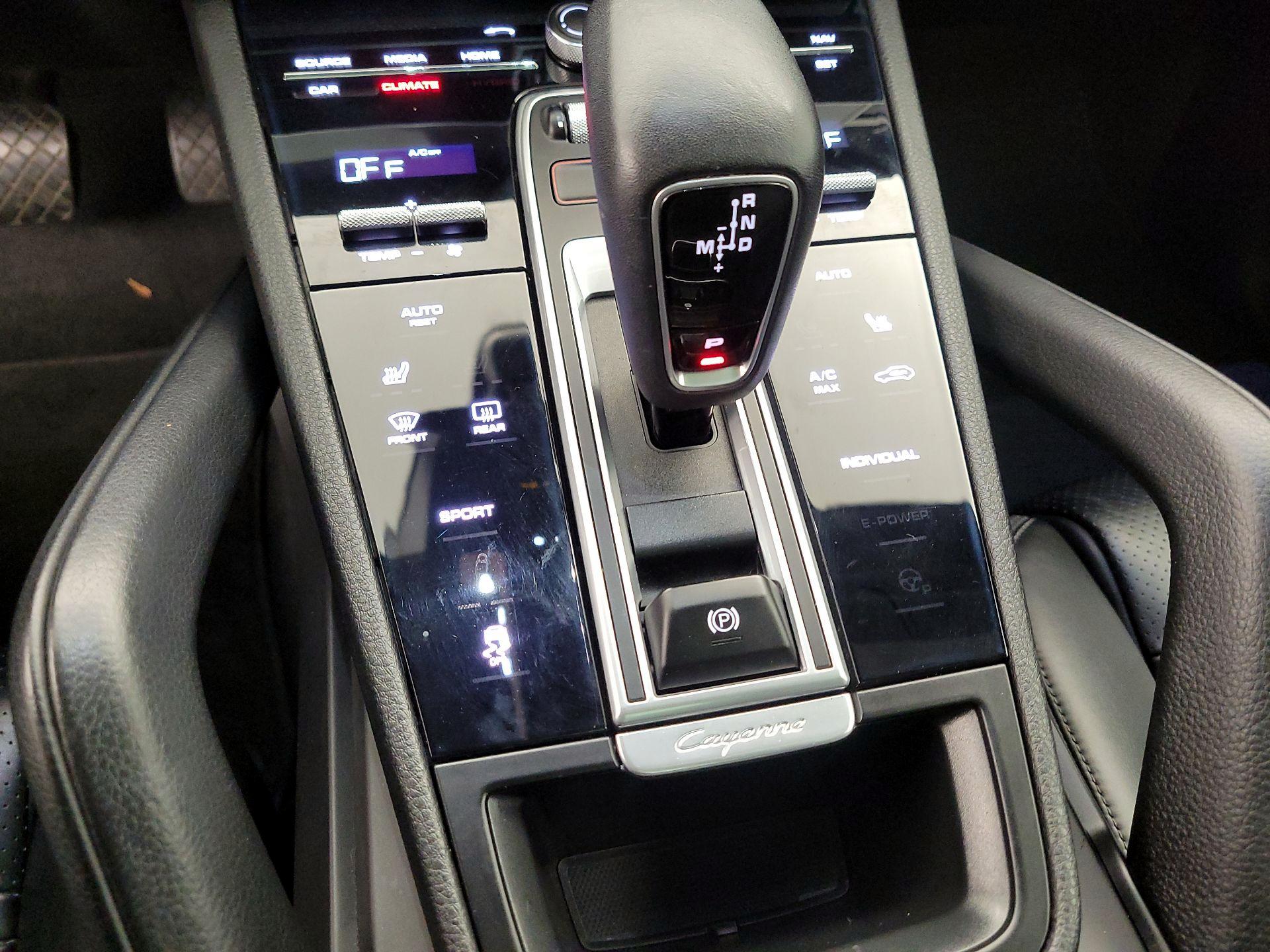 Thumbnail: 2019 Porsche Cayenne - 18