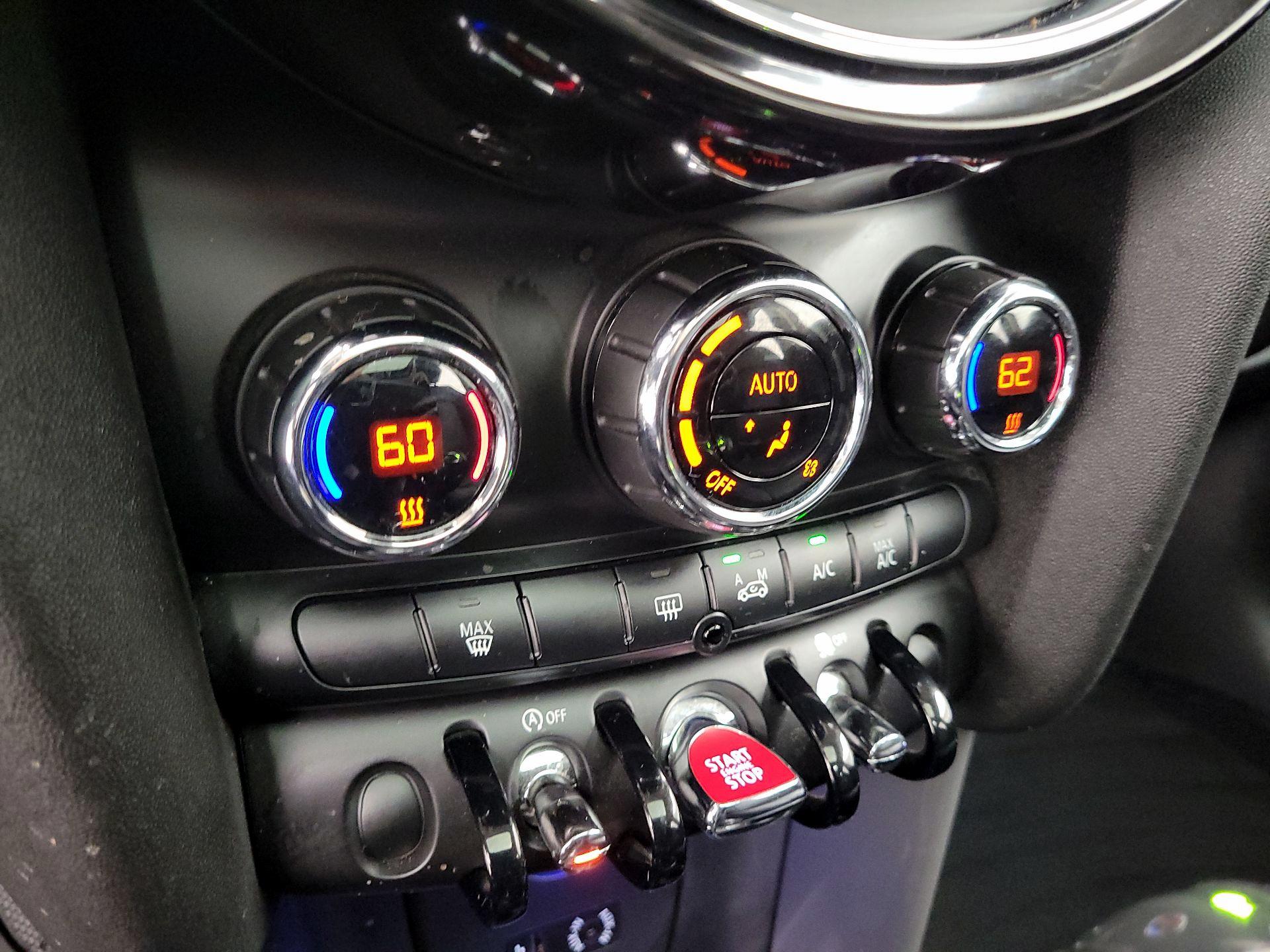 Thumbnail: 2015 MINI Cooper Hardtop - 16