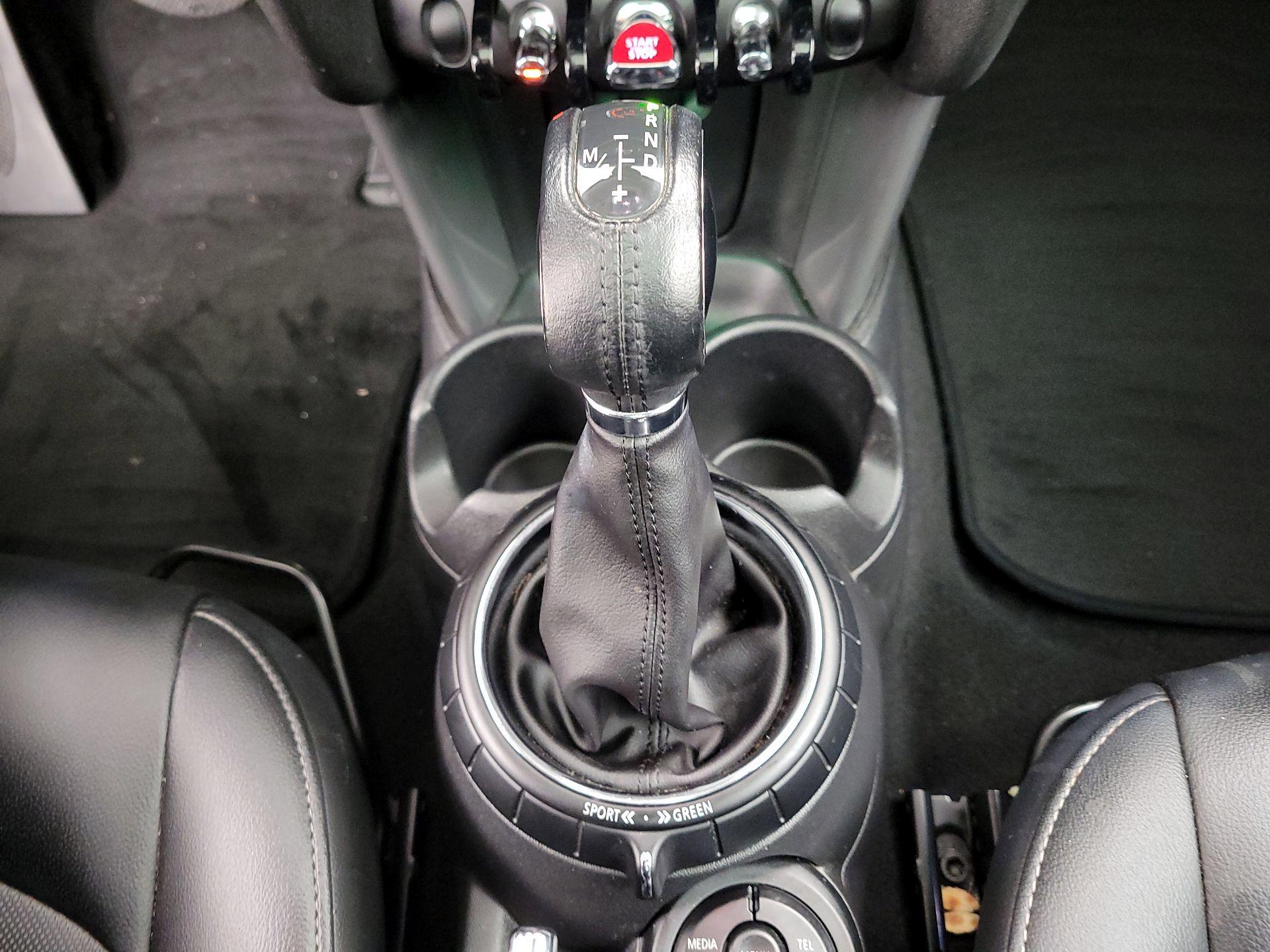 Thumbnail: 2015 MINI Cooper Hardtop - 17